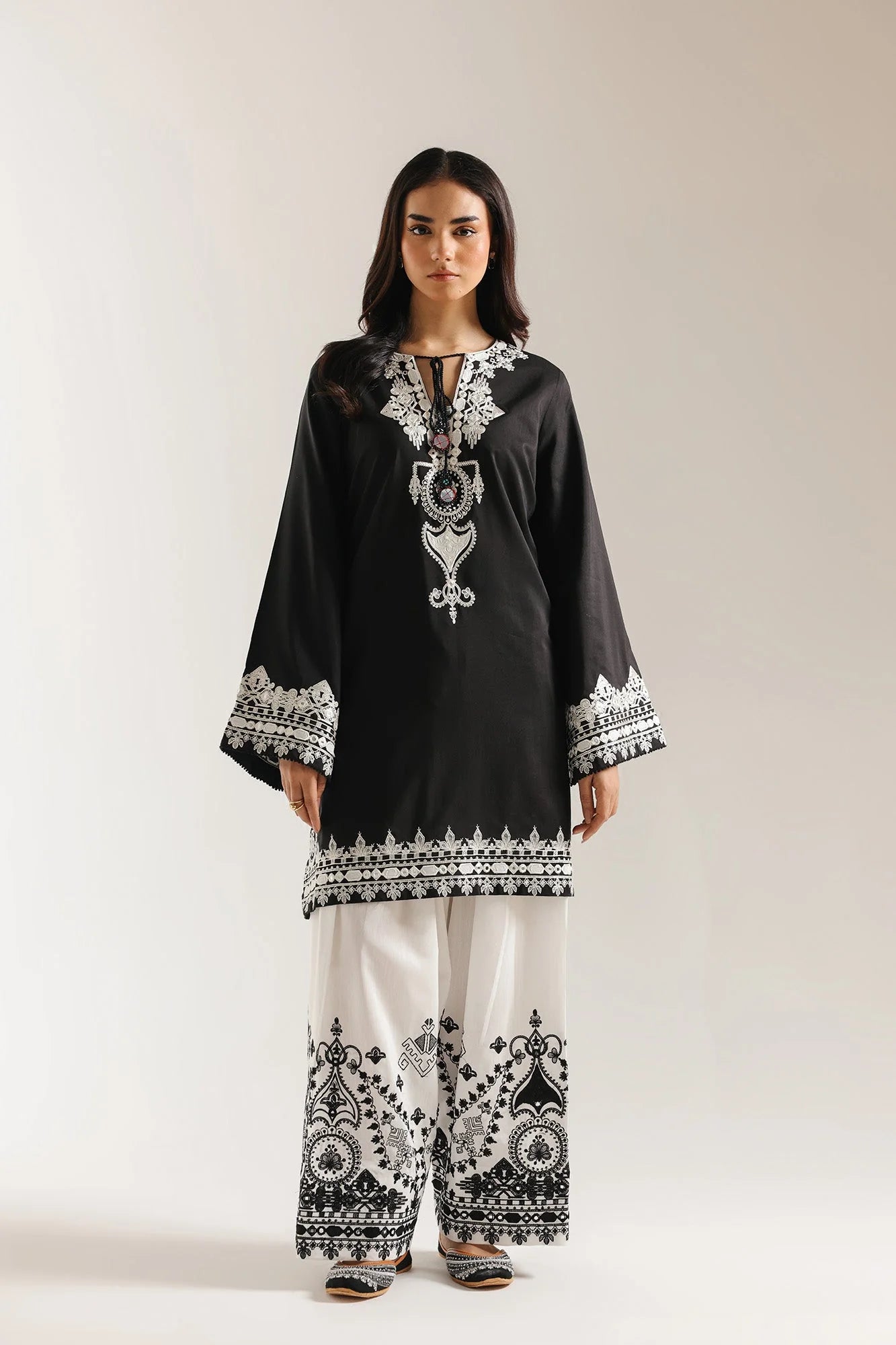 EMBROIDERED SUIT (E4012/103/902)
