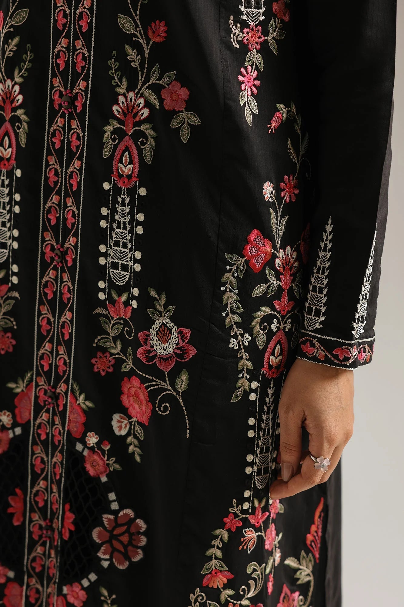 EMBROIDERED SUIT (E4013/103/901)