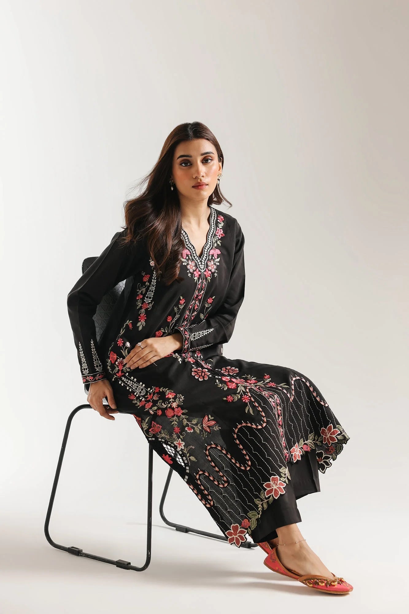 EMBROIDERED SUIT (E4013/103/901)