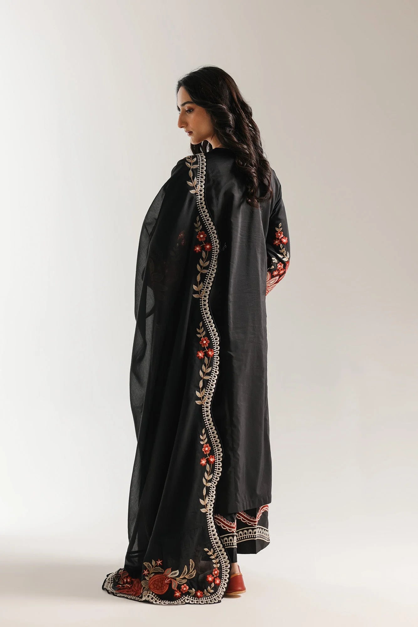 EMBROIDERED SUIT (E4020/103/902)