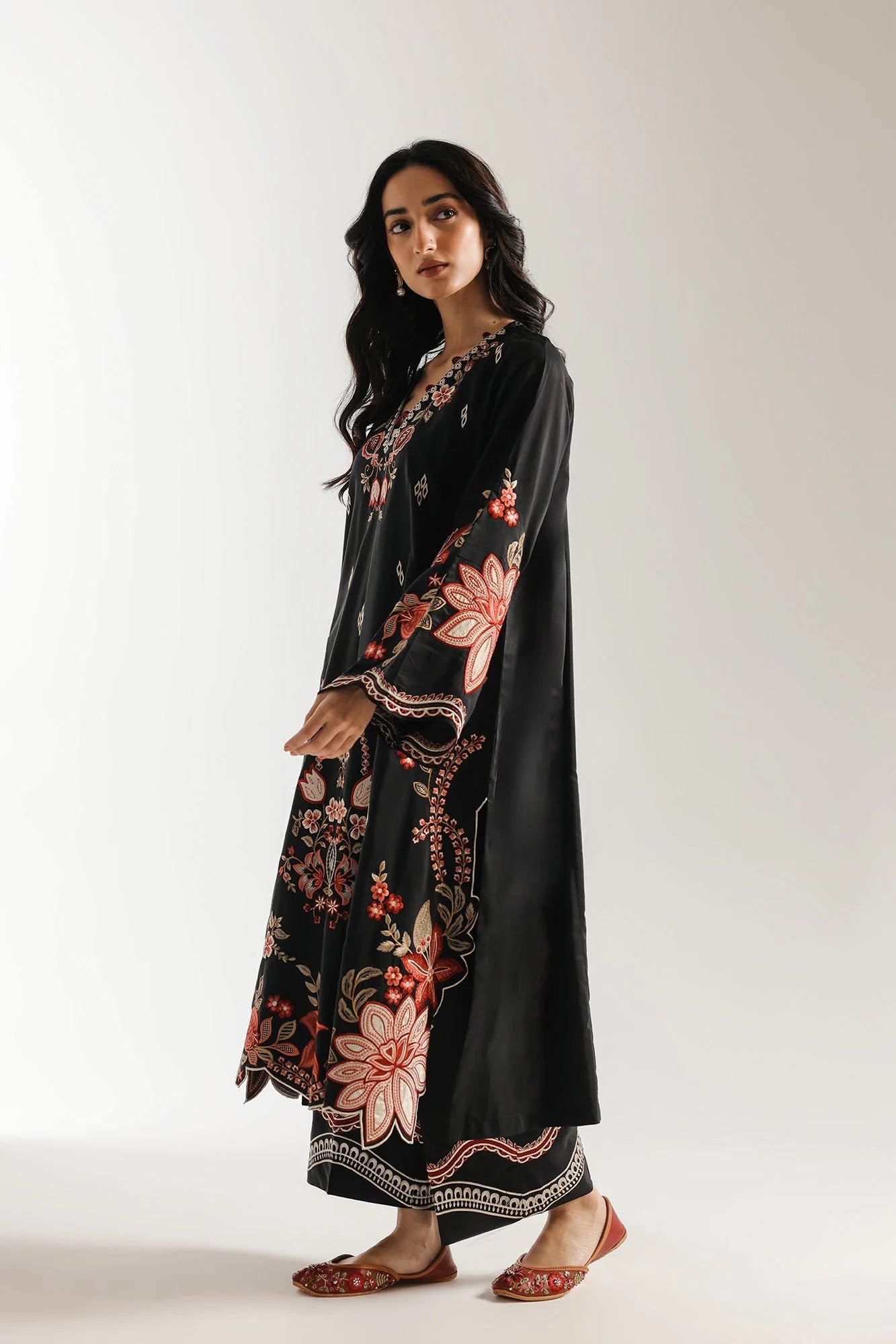 EMBROIDERED SUIT (E4020/103/902)