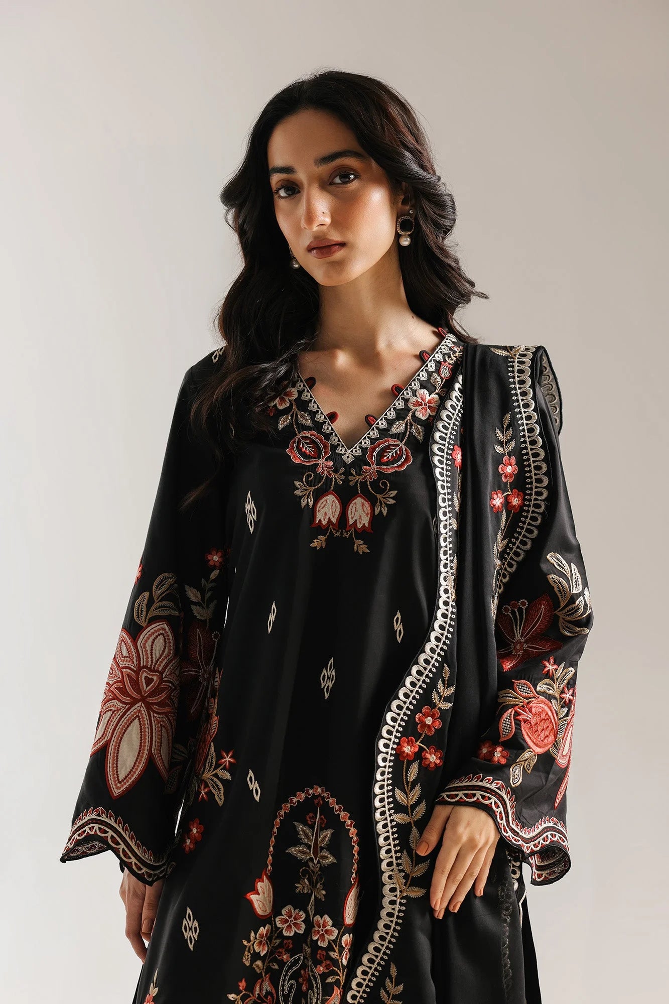 EMBROIDERED SUIT (E4020/103/902)