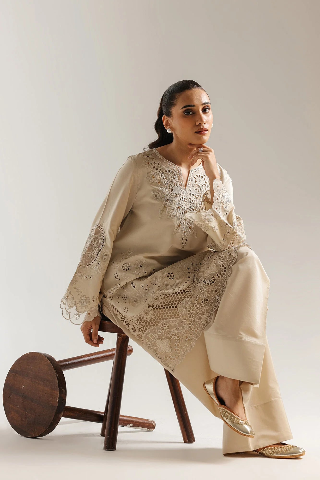 EMBROIDERED SUIT (E4022/103/006)