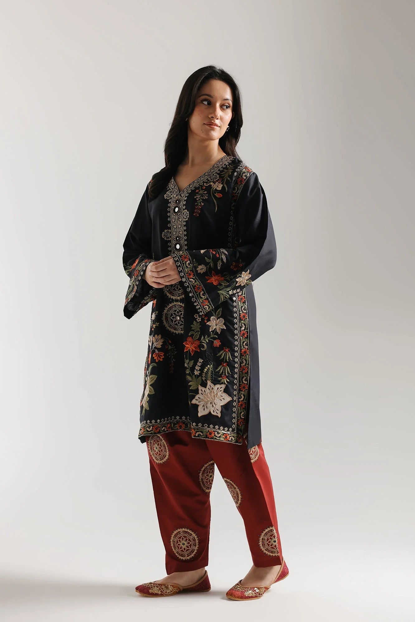 EMBROIDERED SUIT (E4027/103/902)