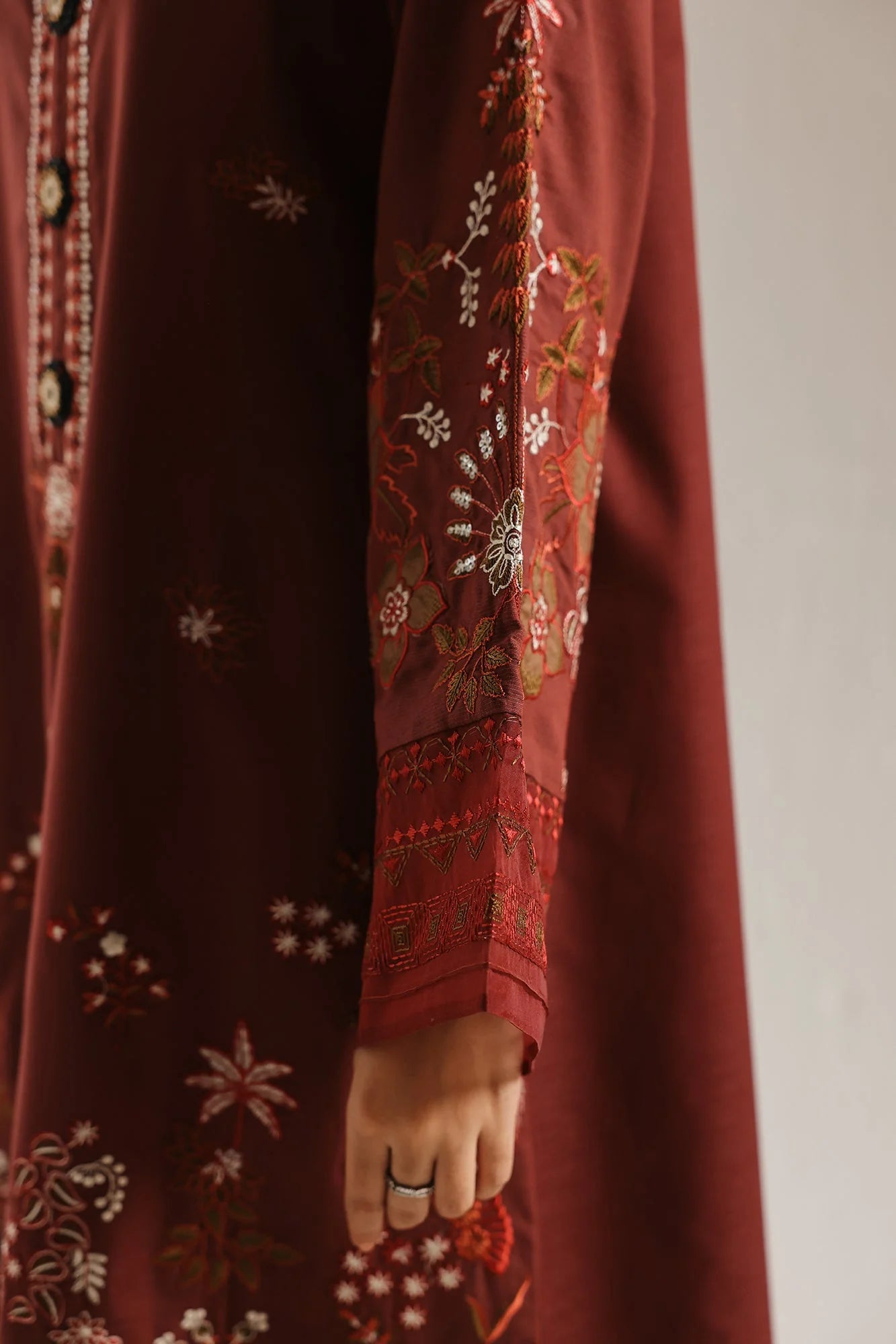 EMBROIDERED KAFTAN (E4028/103/801)