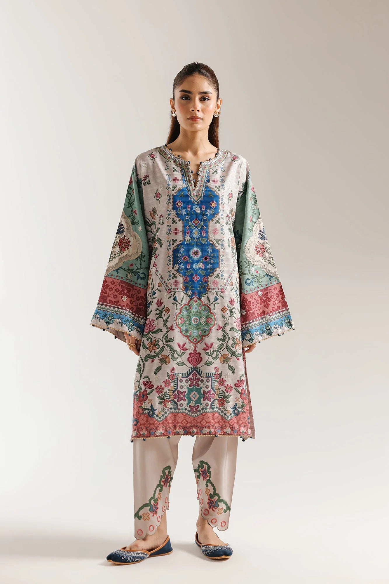 EMBROIDERED SUIT (E4035/103/817)