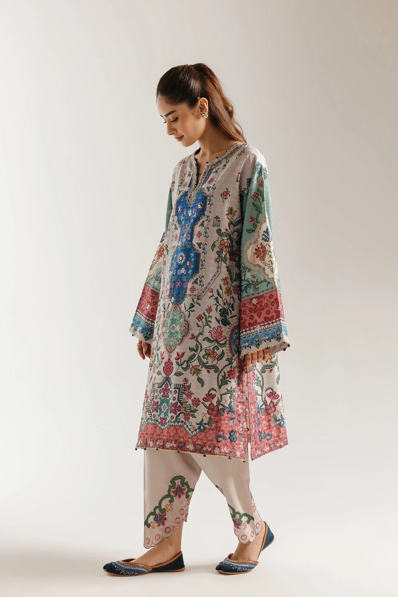 EMBROIDERED SUIT (E4035/103/817)