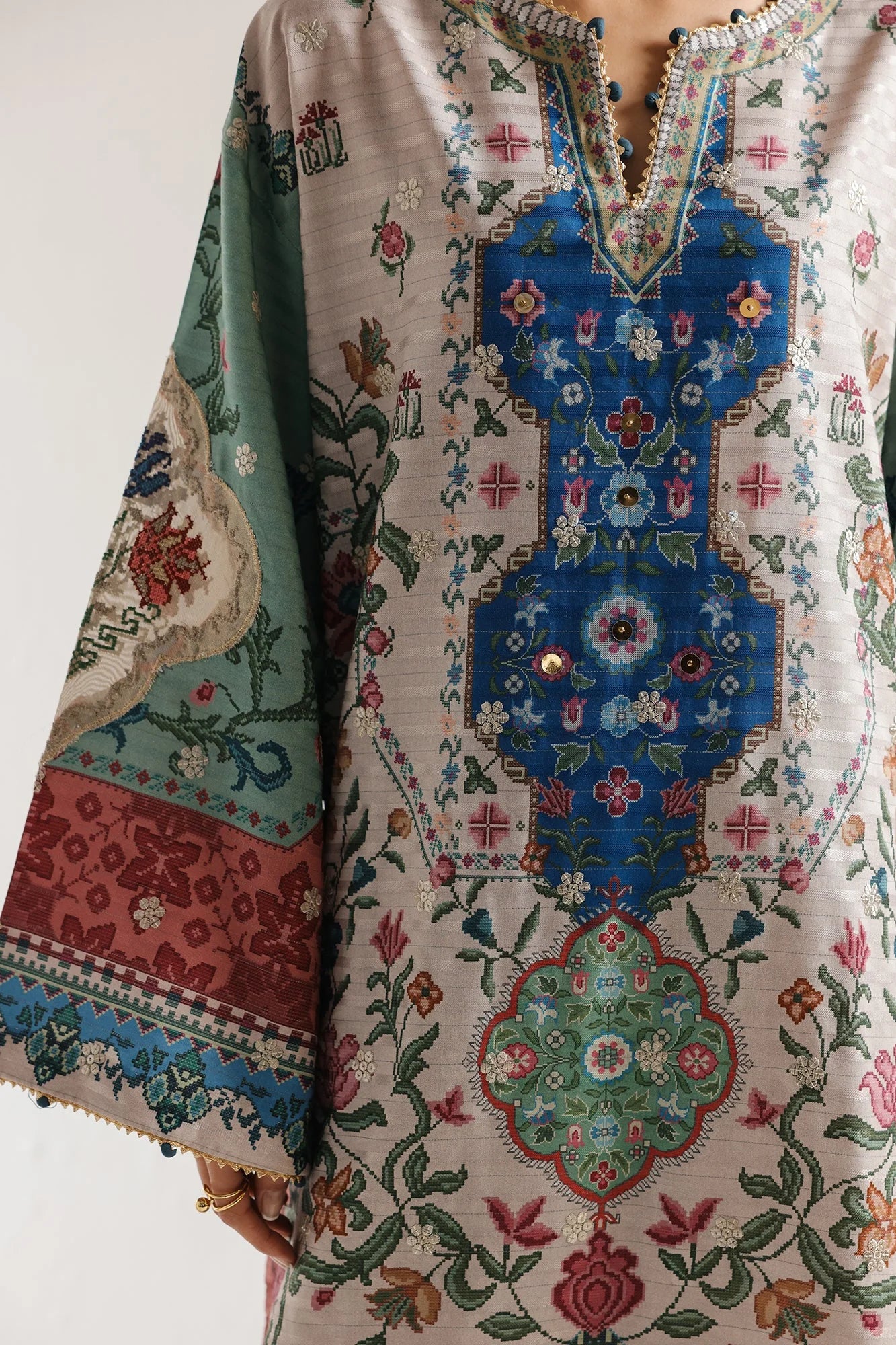 EMBROIDERED SUIT (E4035/103/817)