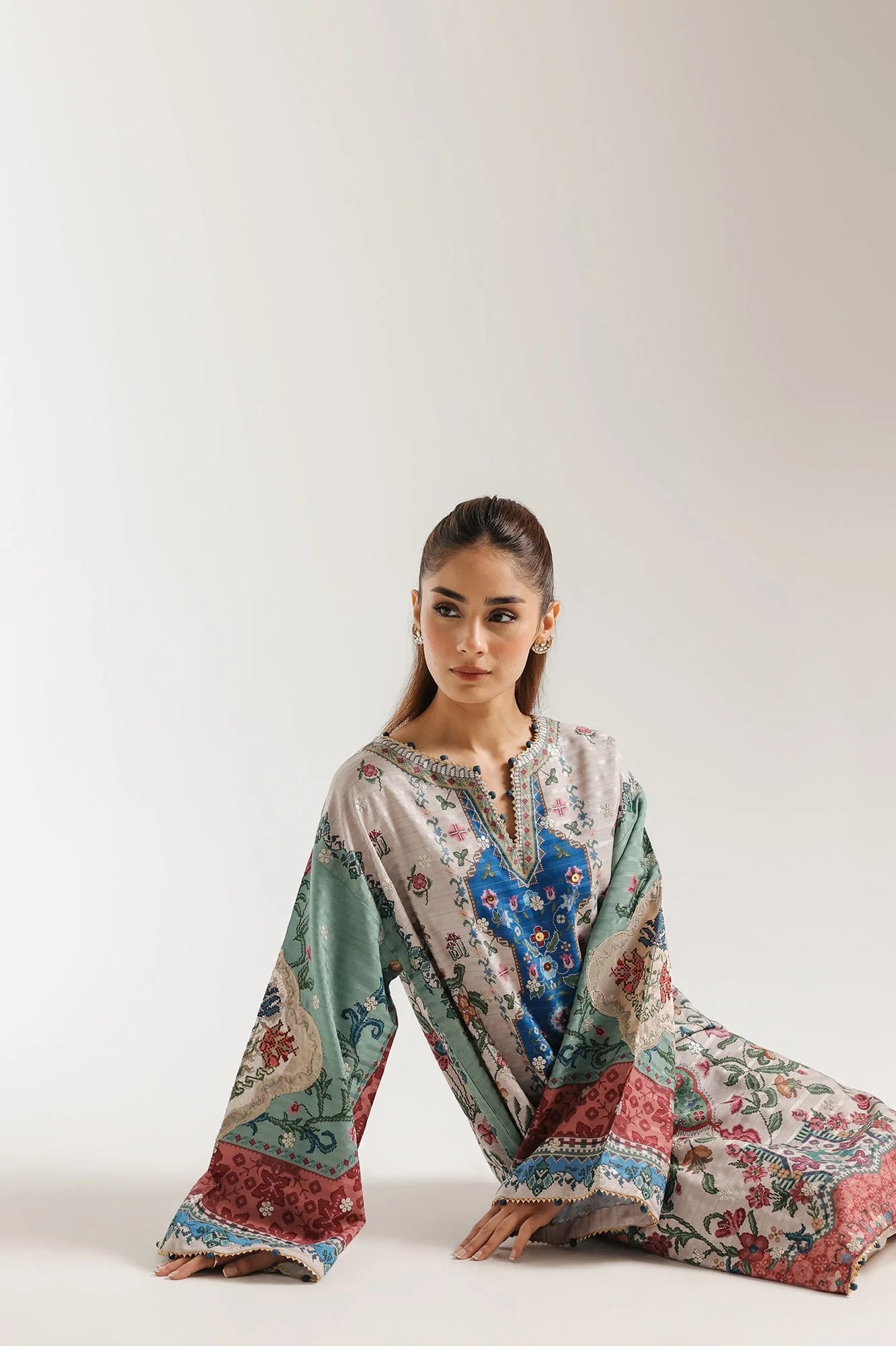EMBROIDERED SUIT (E4035/103/817)