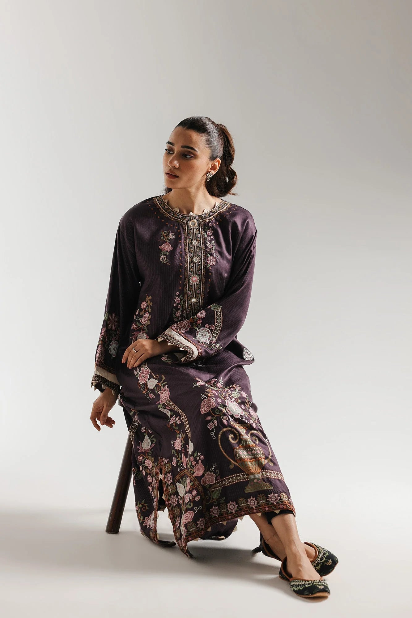 EMBROIDERED KAFTAN (E4038/103/518)
