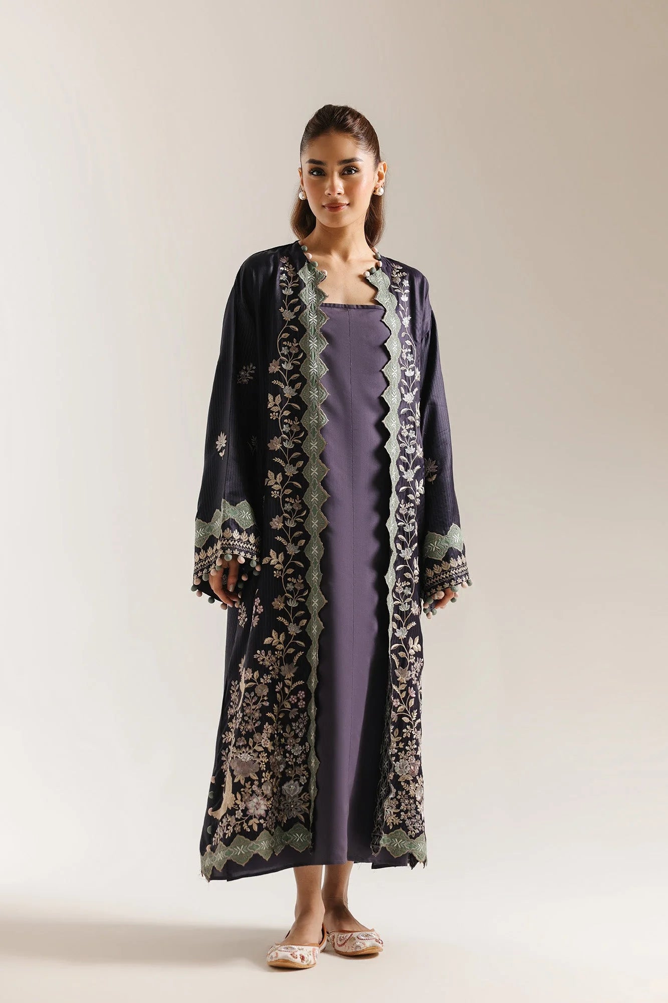 EMBROIDERED KIMONO (E4041/103/902)