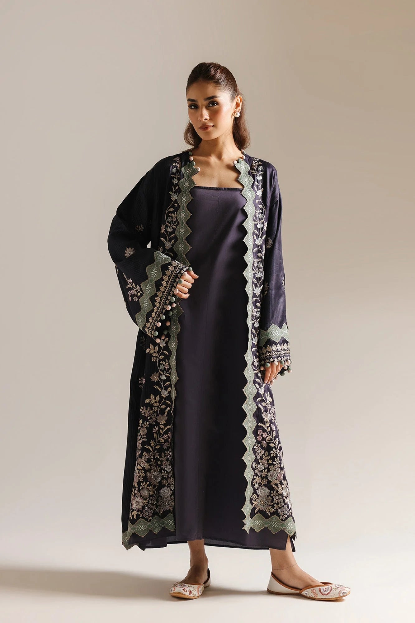 EMBROIDERED KIMONO (E4041/103/902)