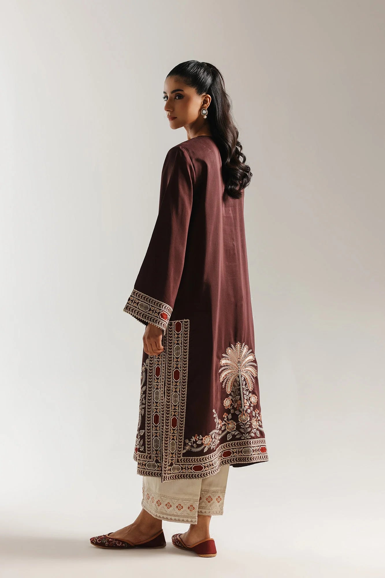 EMBROIDERED SUIT (E4046/103/802)