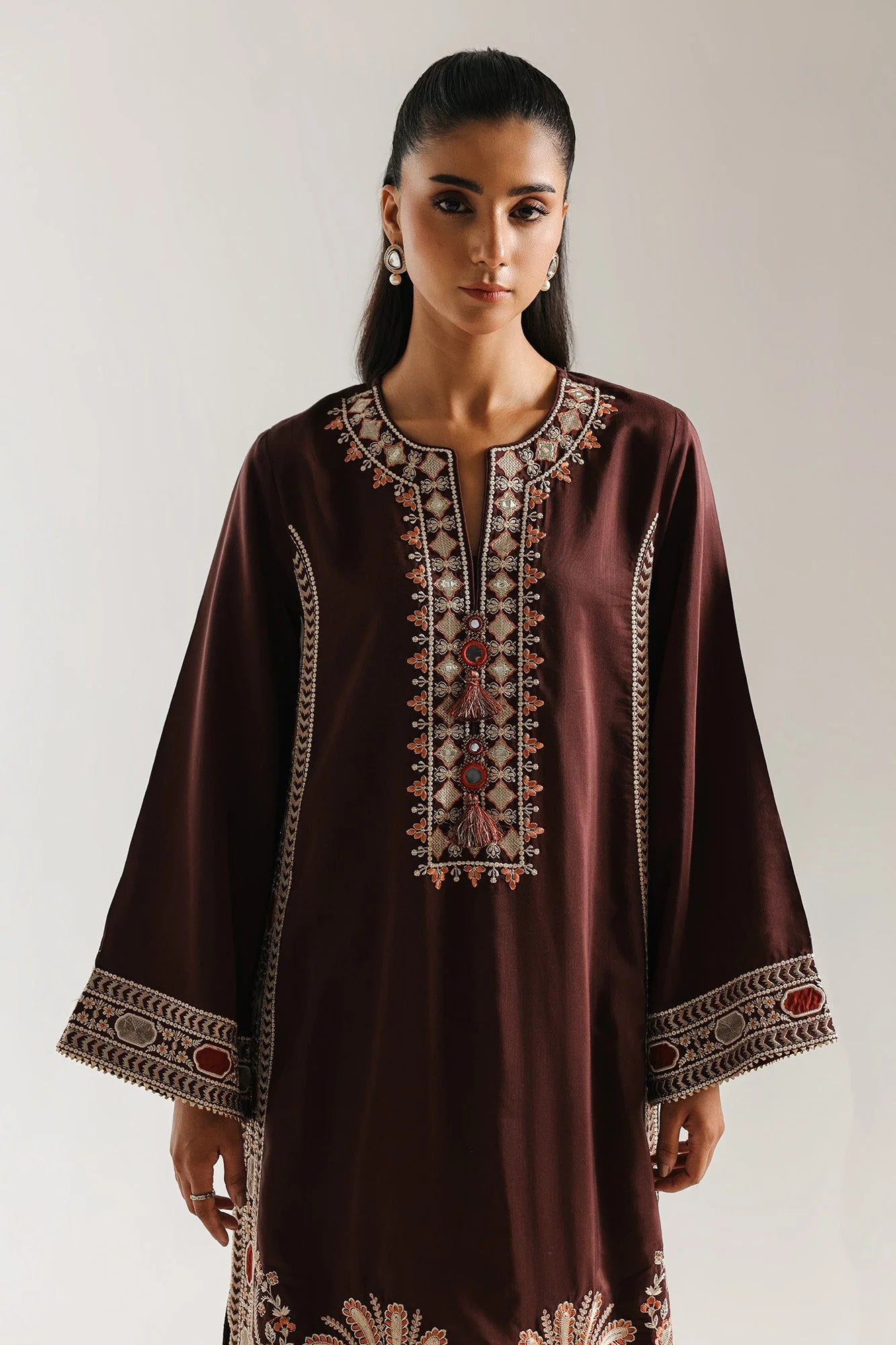 EMBROIDERED SUIT (E4046/103/802)