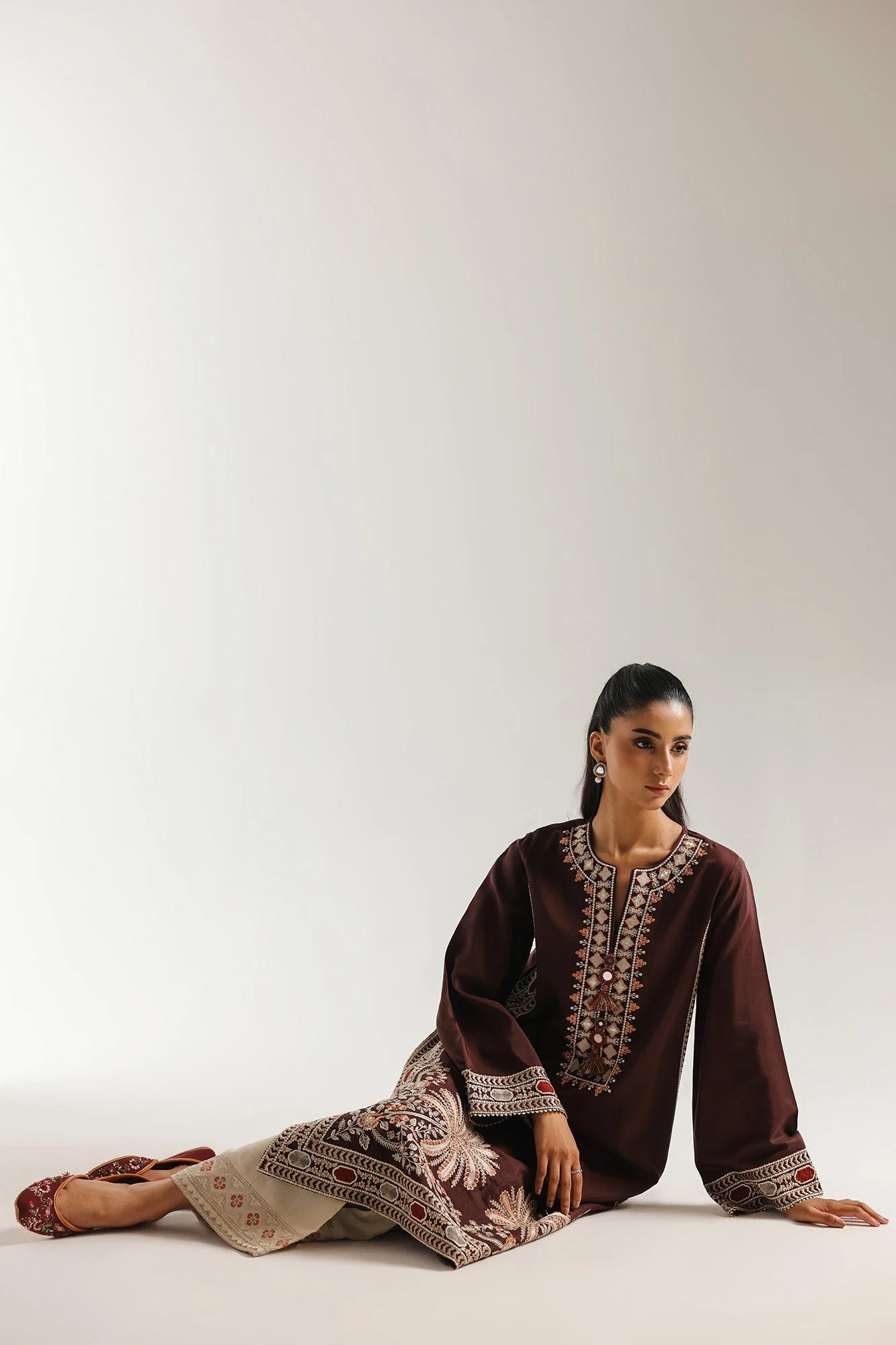EMBROIDERED SUIT (E4046/103/802)