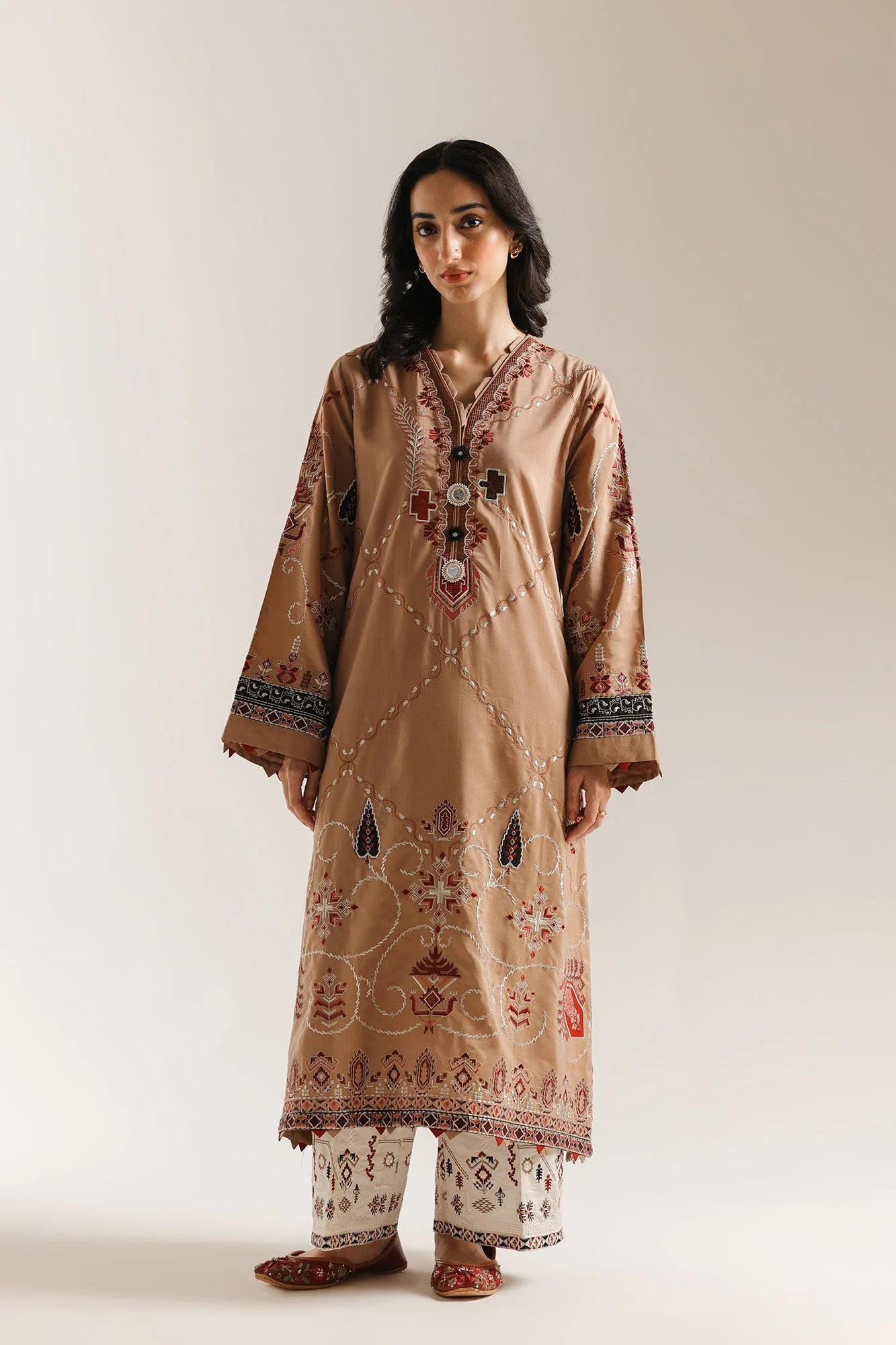 EMBROIDERED SUIT (E4068/103/804)
