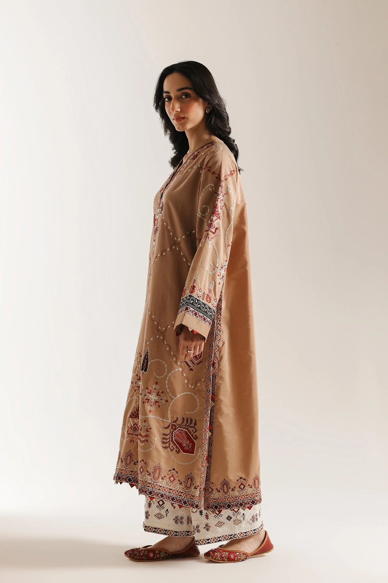 EMBROIDERED SUIT (E4068/103/804)