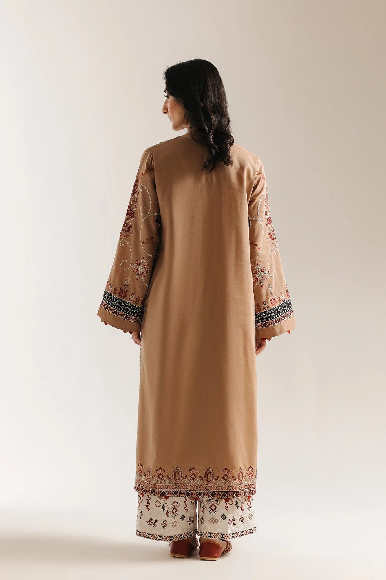 EMBROIDERED SUIT (E4068/103/804)