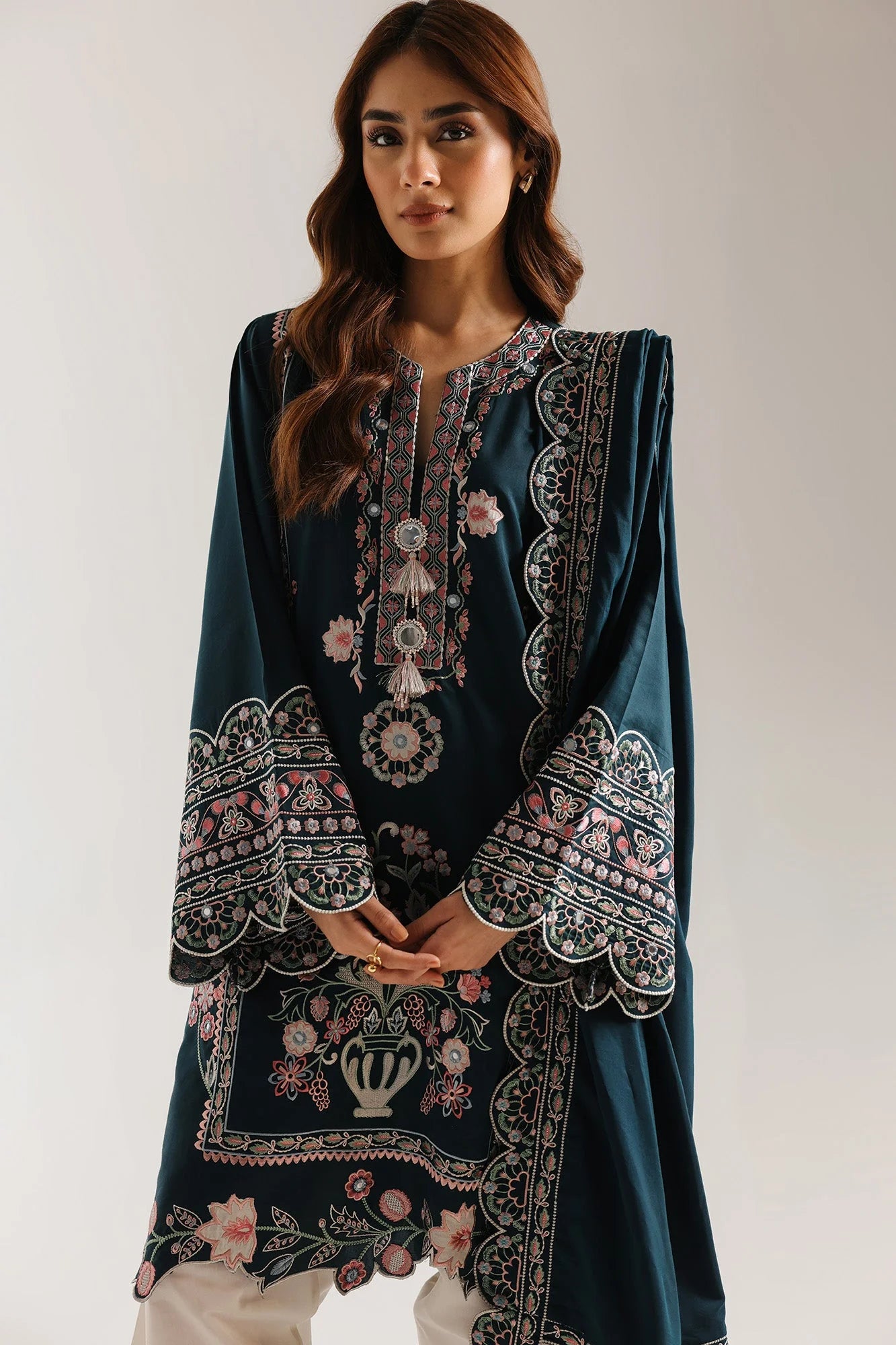 EMBROIDERED SUIT (E4069/103/602)