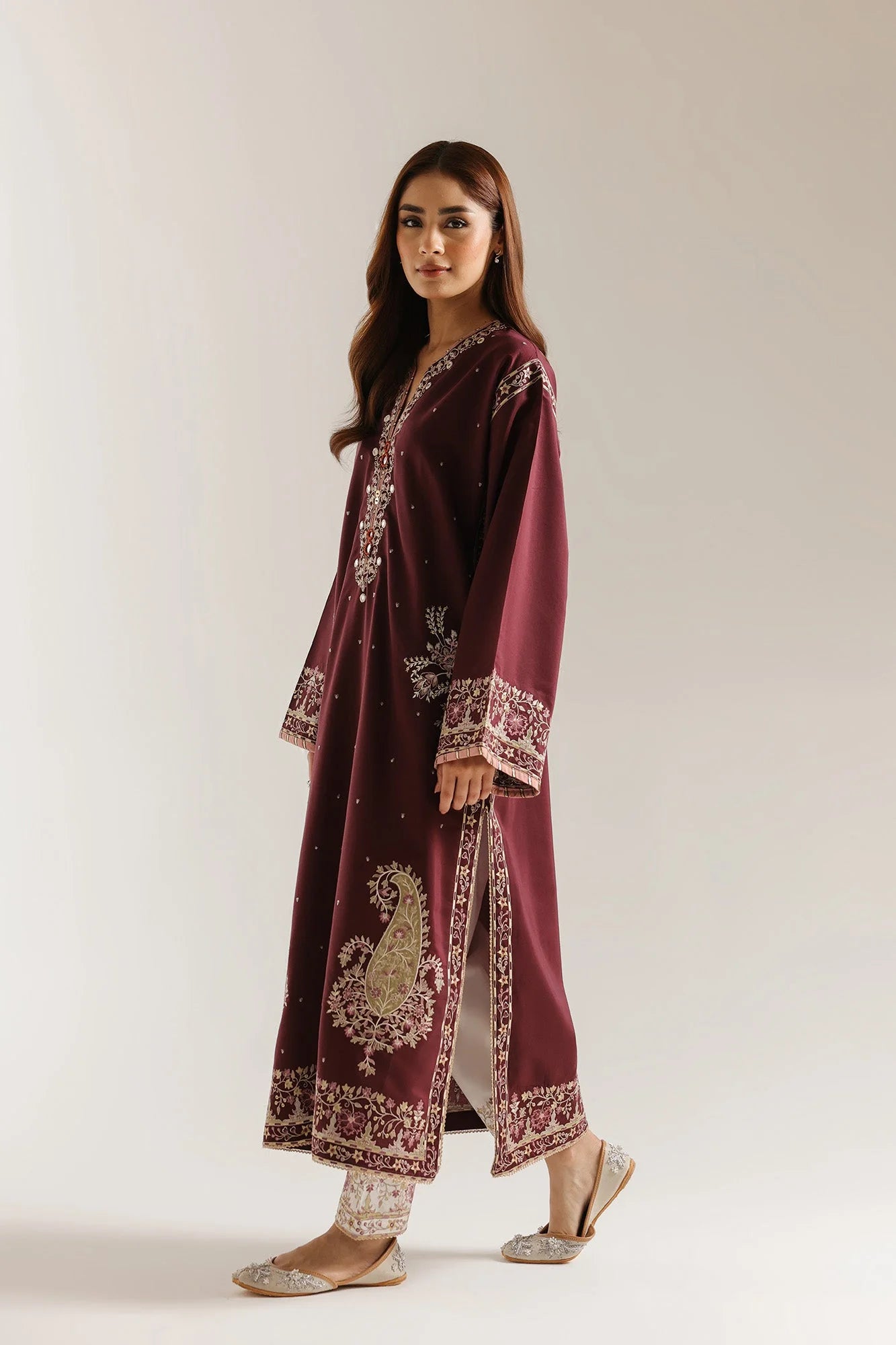 EMBROIDERED SUIT (E4071/103/402)