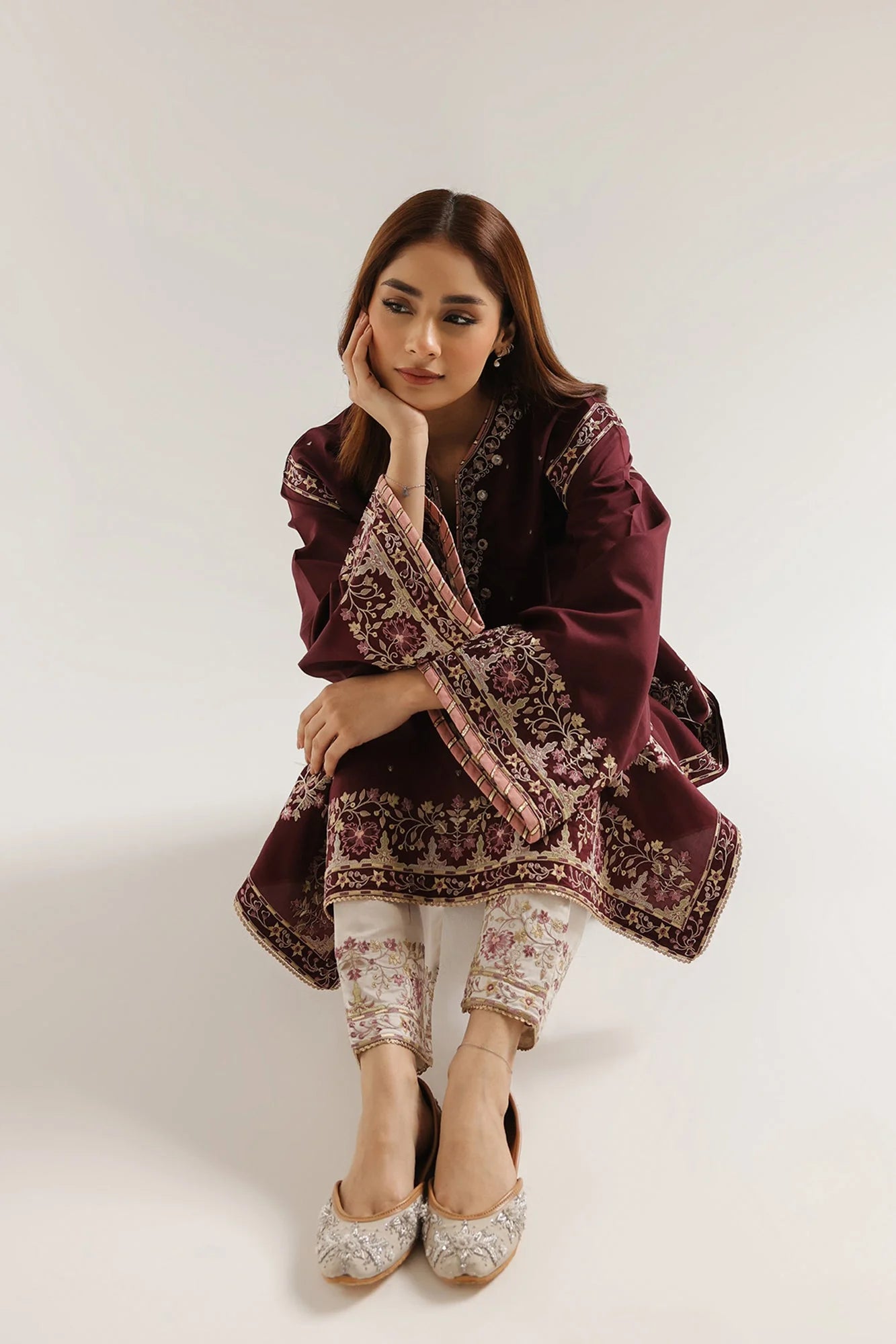 EMBROIDERED SUIT (E4071/103/402)