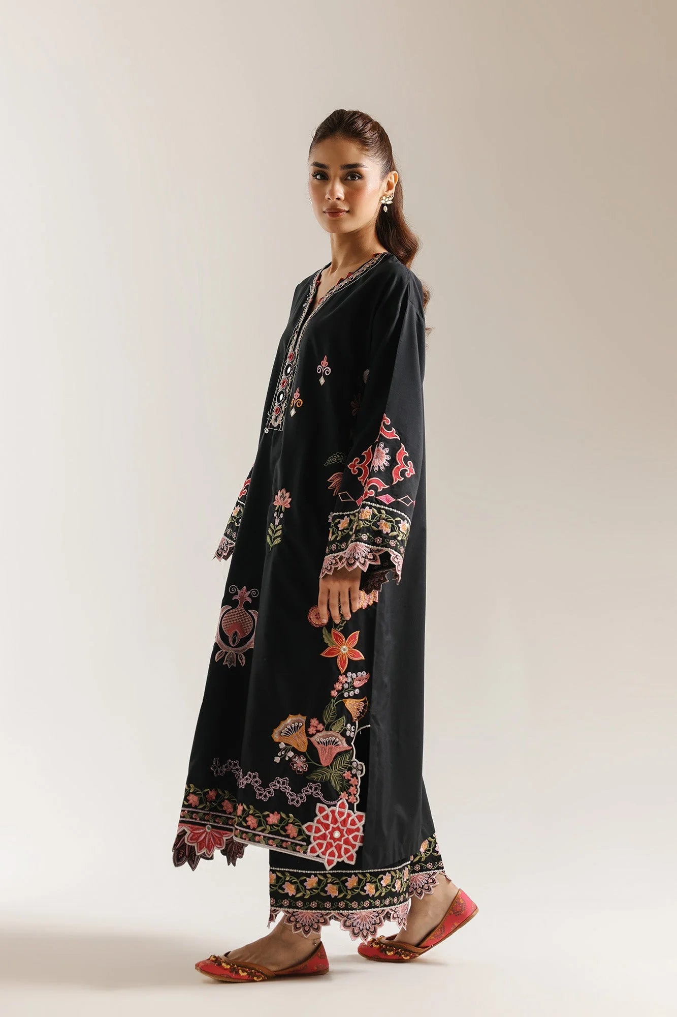EMBROIDERED SUIT (E4073/103/902)