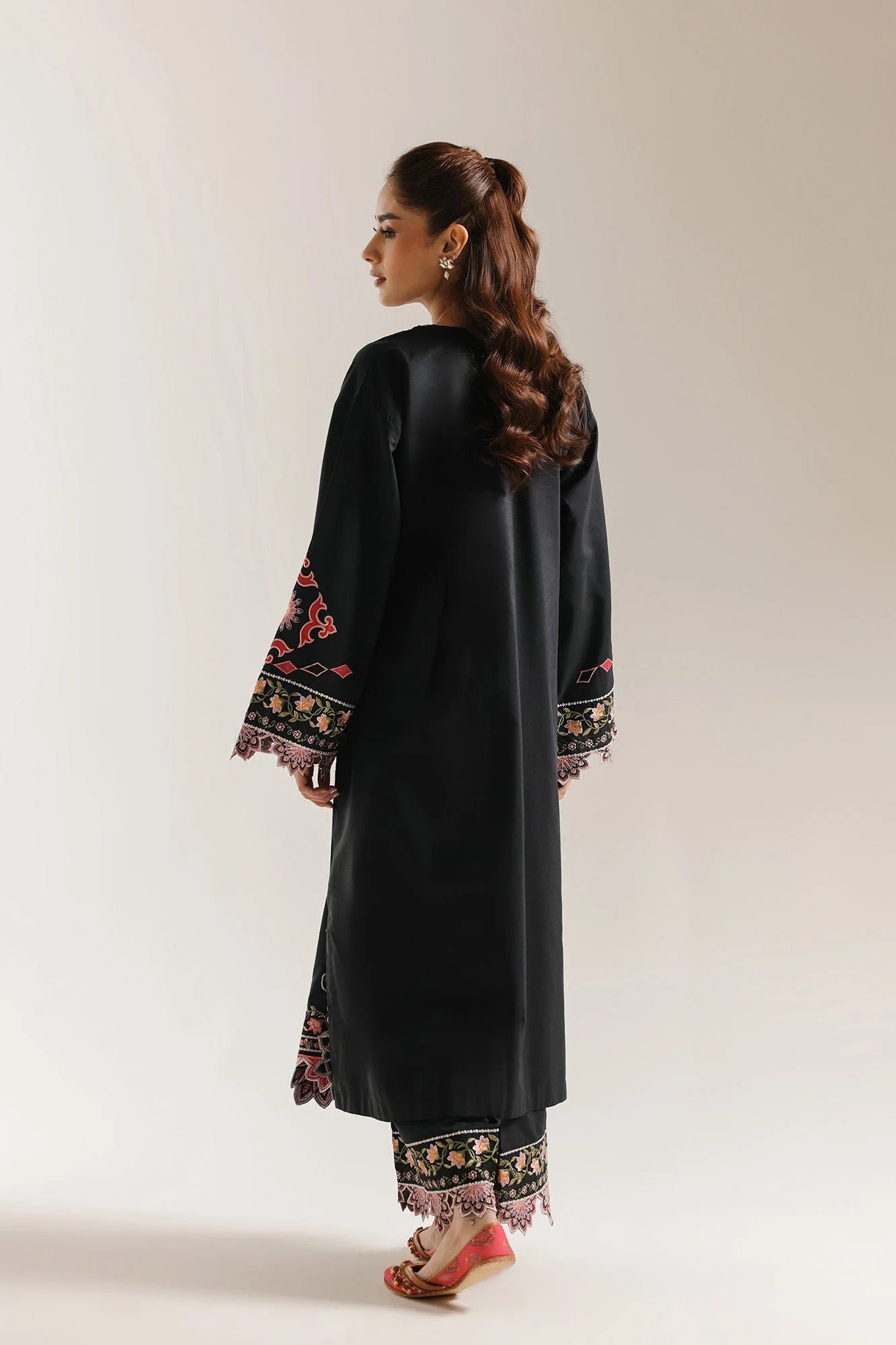 EMBROIDERED SUIT (E4073/103/902)