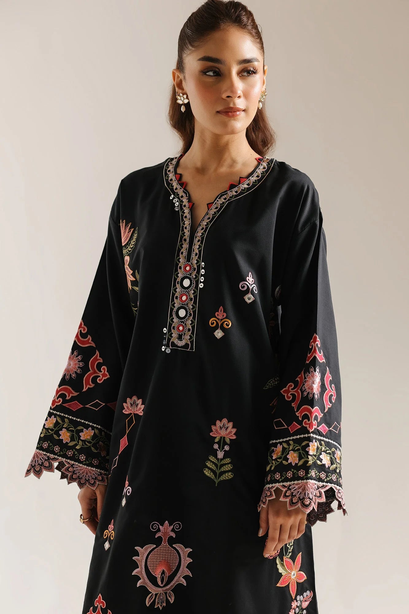 EMBROIDERED SUIT (E4073/103/902)