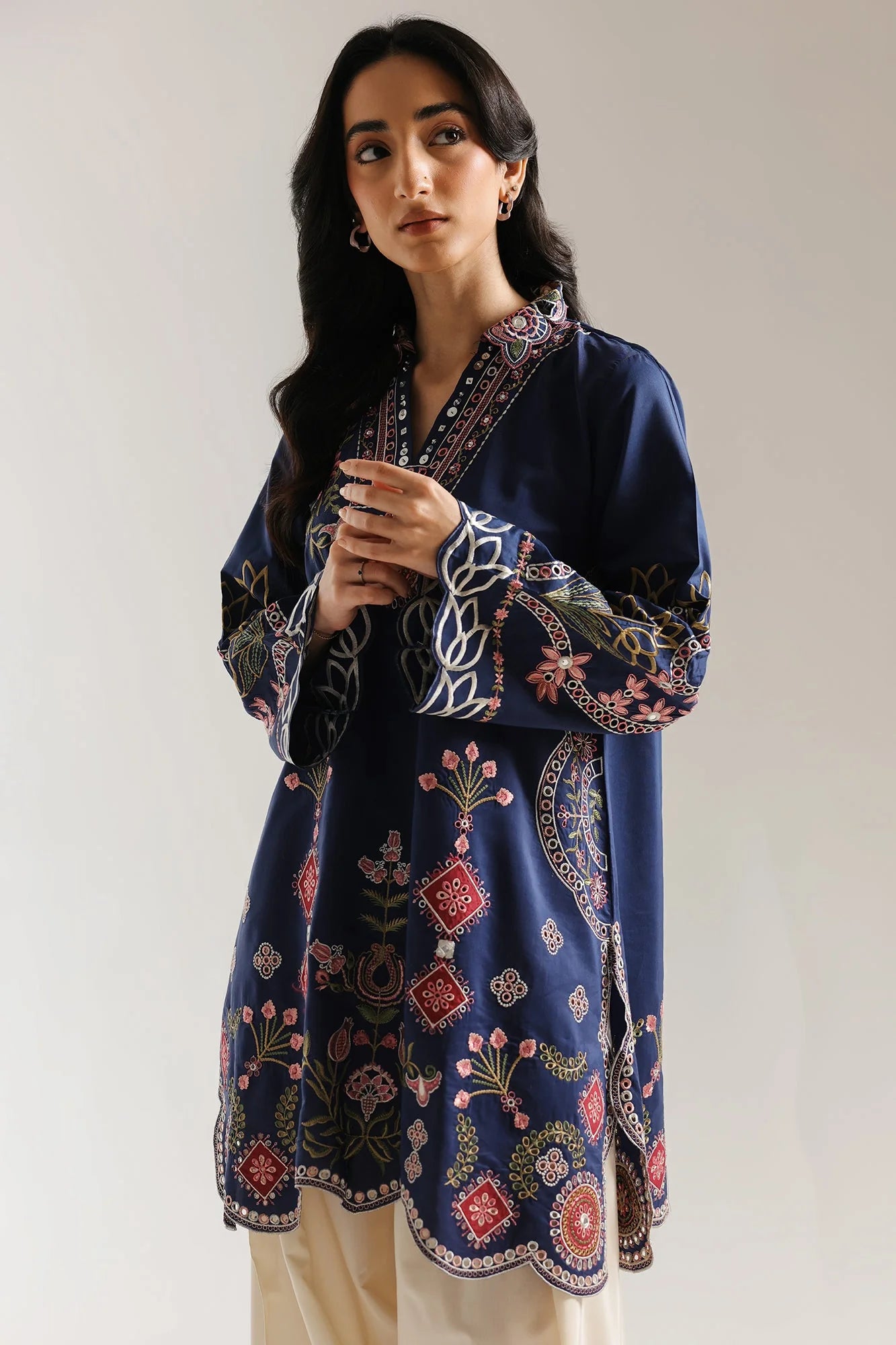 EMBROIDERED SUIT (E4074/103/619)