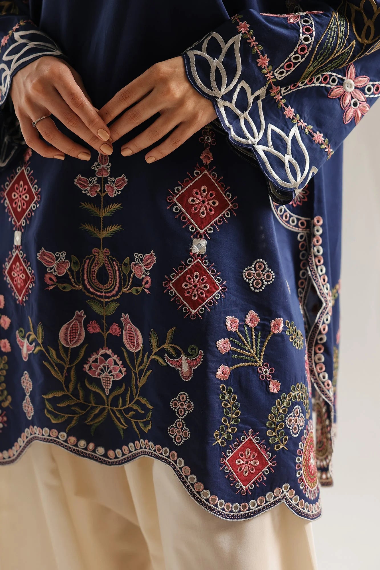 EMBROIDERED SUIT (E4074/103/619)