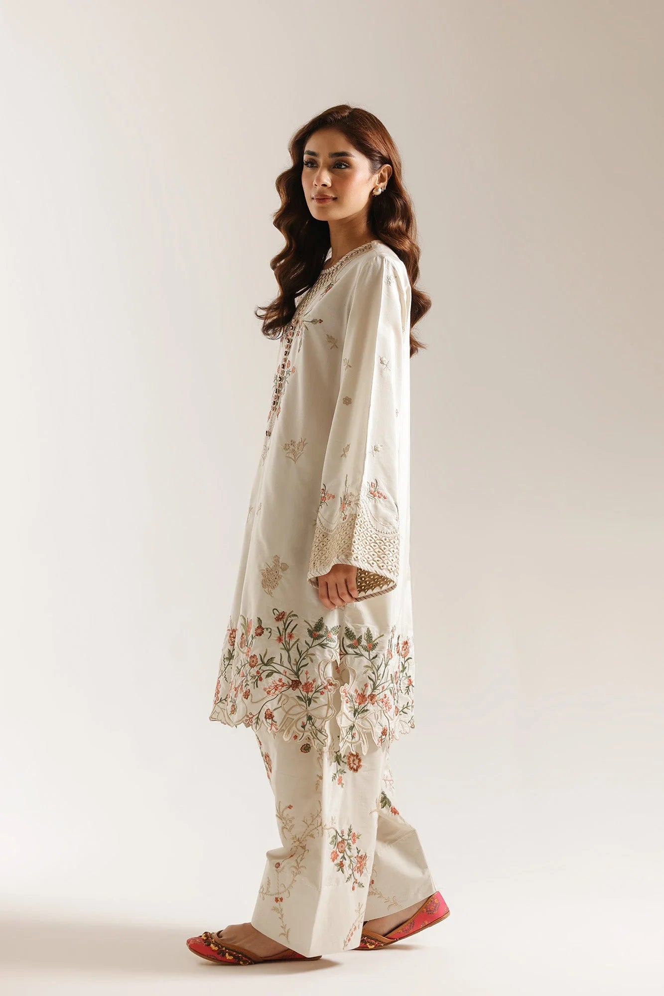 EMBROIDERED SUIT (E4076/103/817)