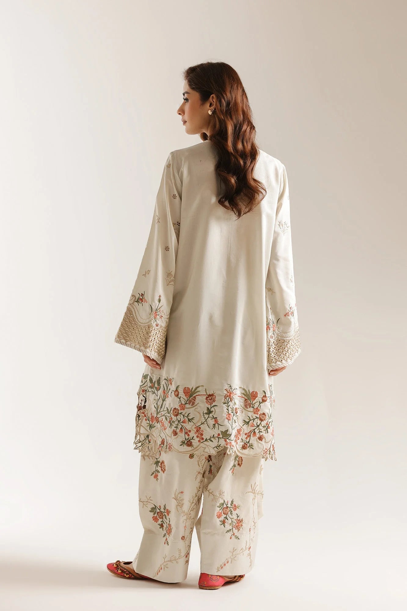 EMBROIDERED SUIT (E4076/103/817)