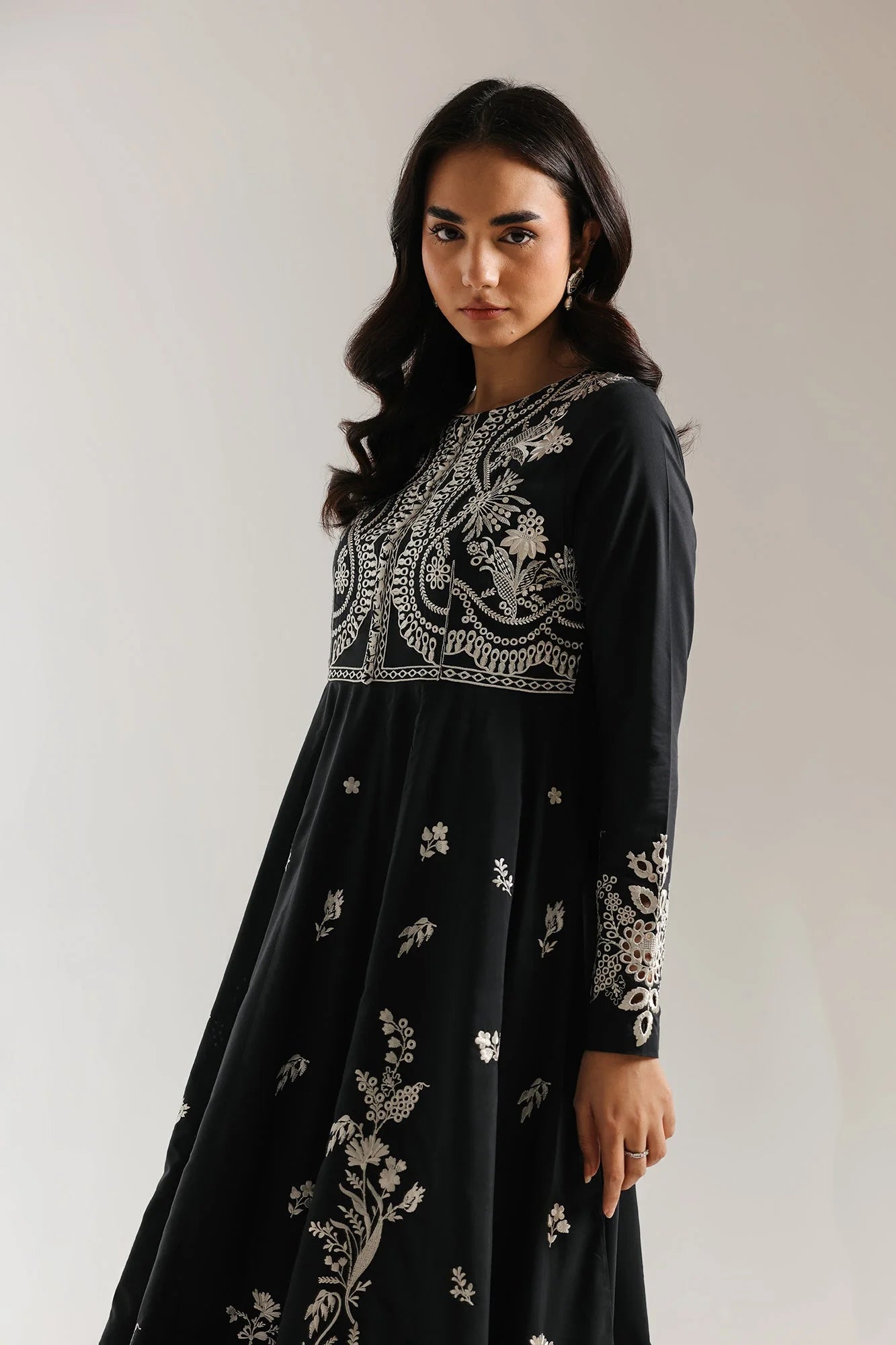 EMBROIDERED DRESS (E4077/103/901)