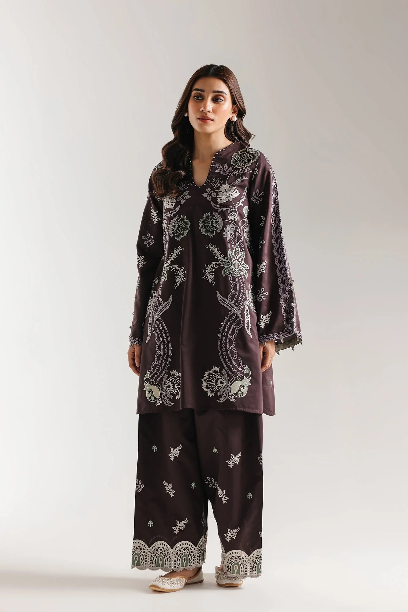 EMBROIDERED SUIT (E4079/103/516)