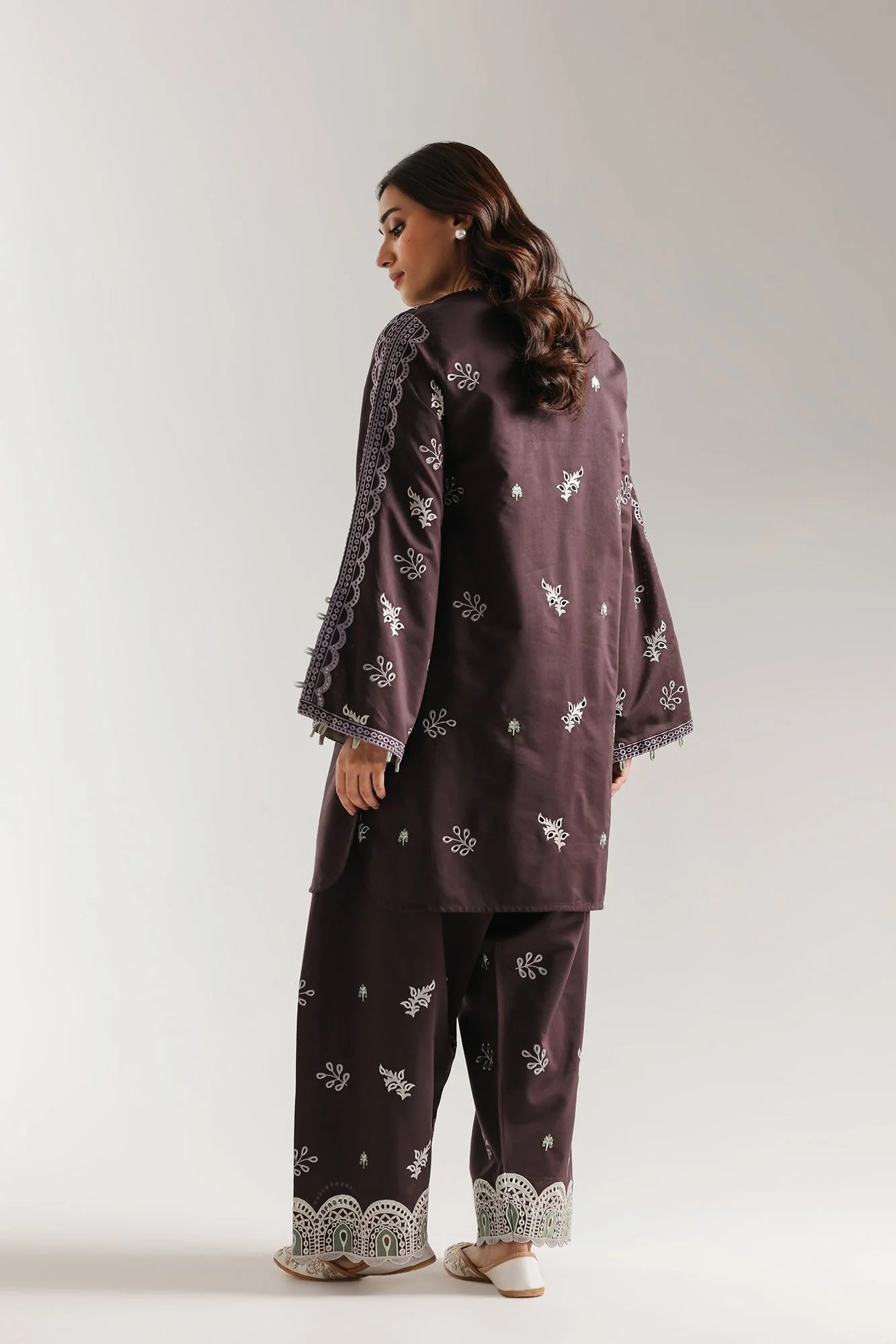 EMBROIDERED SUIT (E4079/103/516)