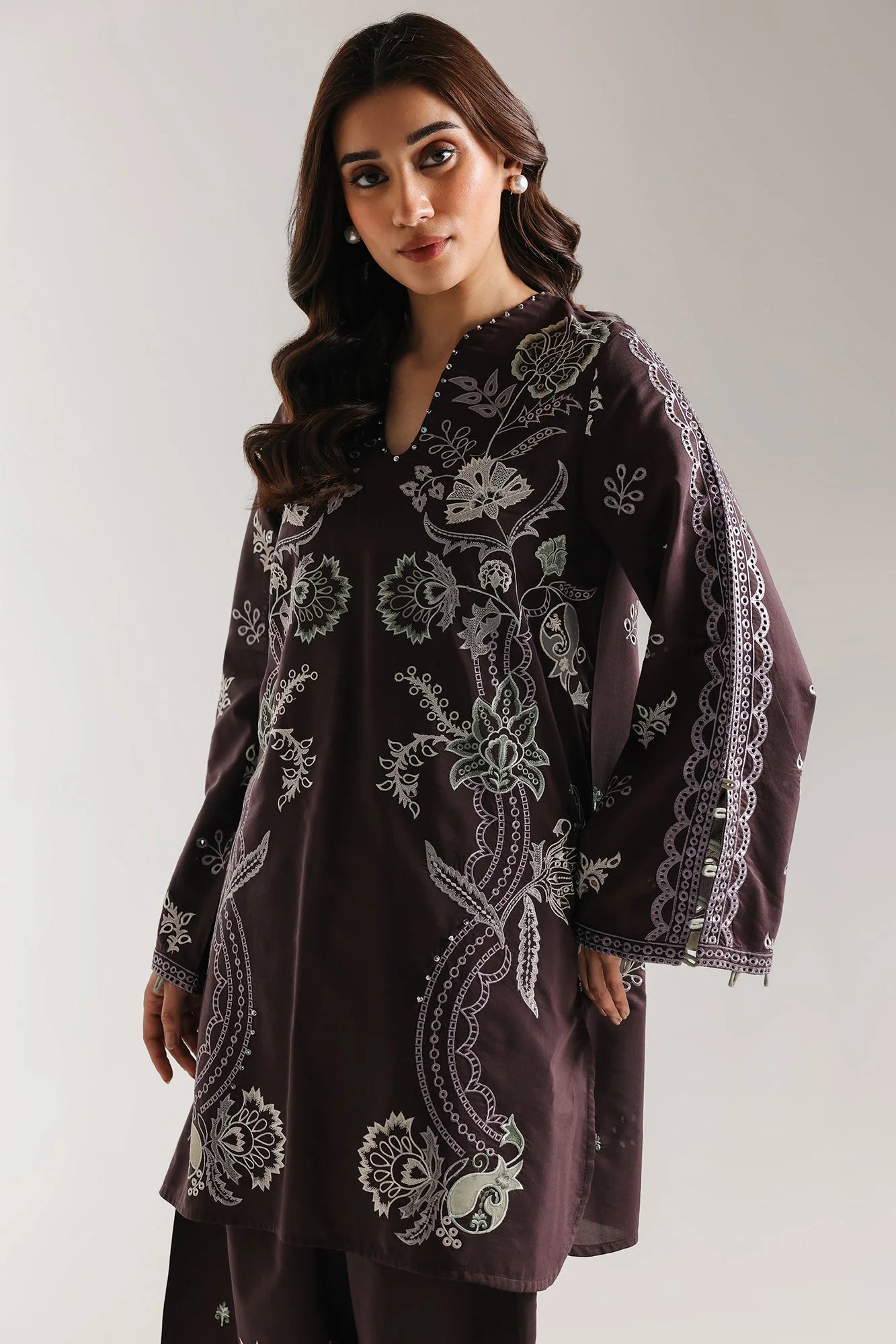 EMBROIDERED SUIT (E4079/103/516)