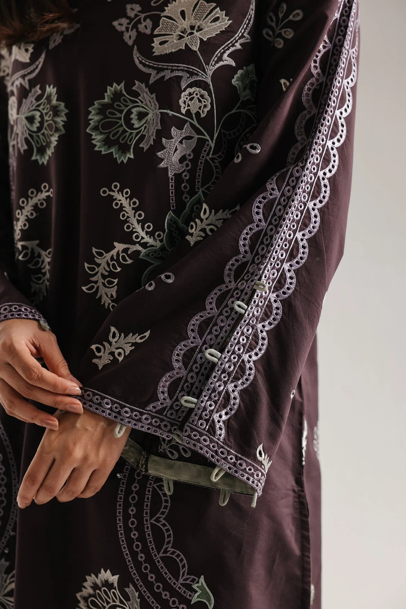 EMBROIDERED SUIT (E4079/103/516)