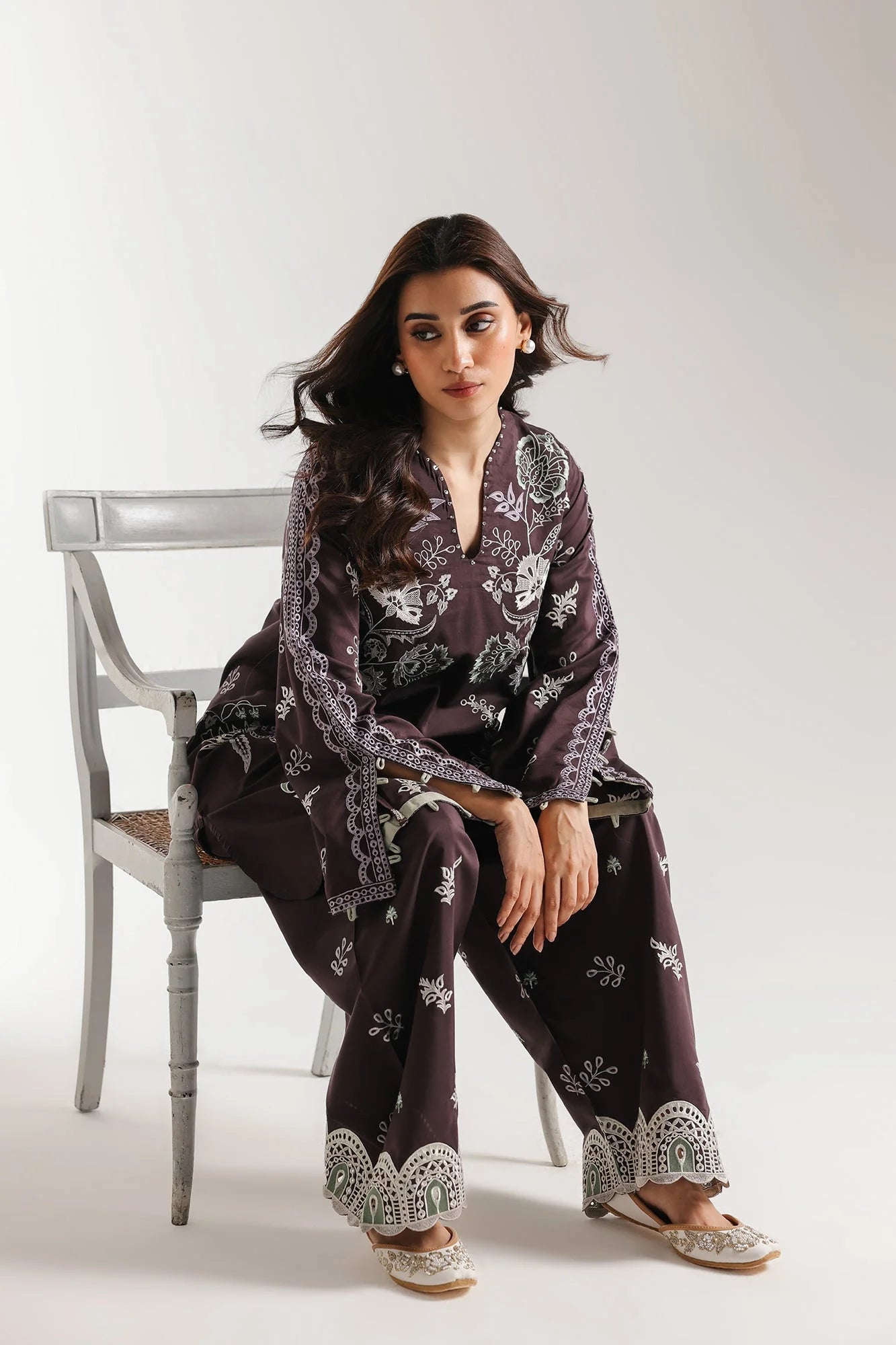EMBROIDERED SUIT (E4079/103/516)