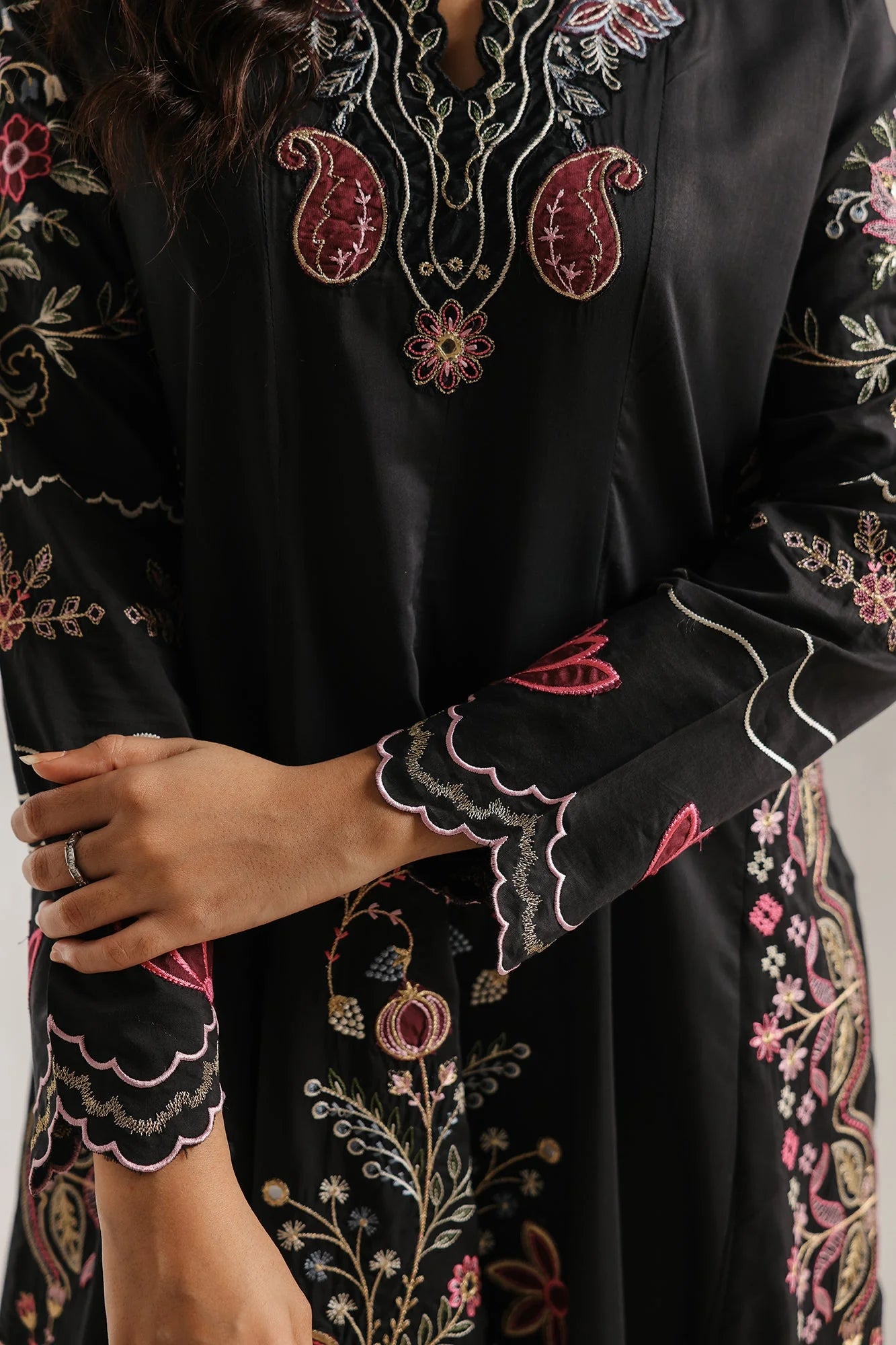 ETHNC EMBROIDERED SUIT (E4080/103/902)