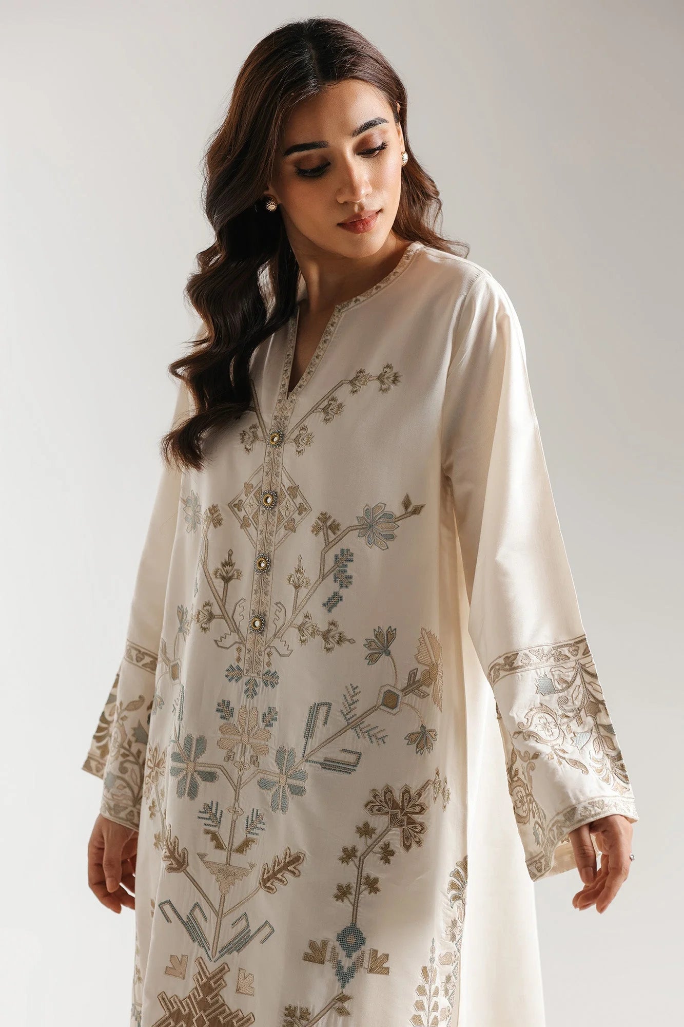 EMBROIDERED SUIT (E4081/103/817)