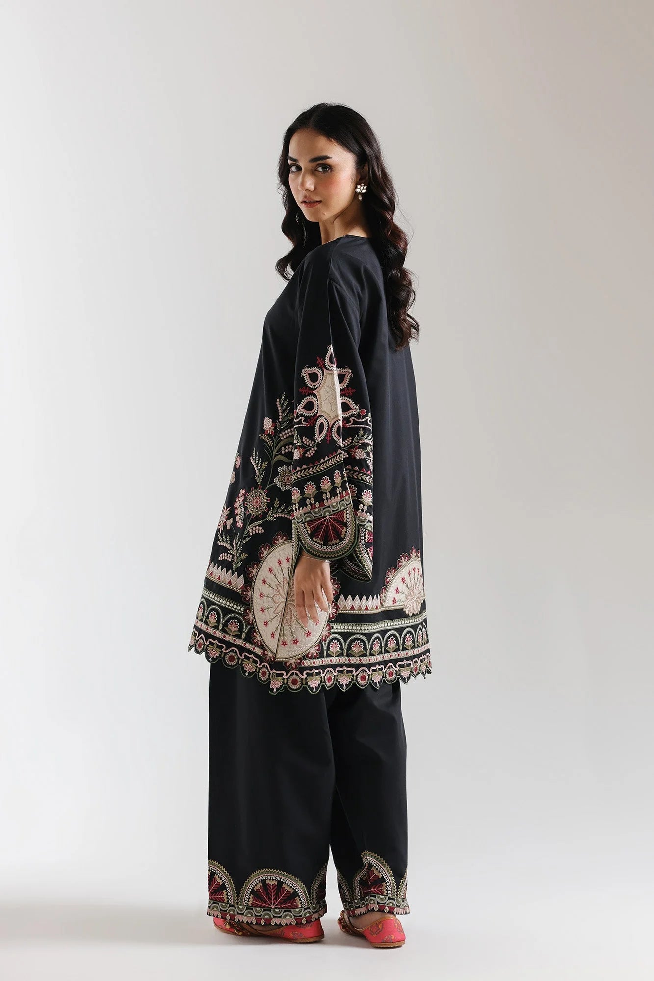 EMBROIDERED SUIT (E4083/103/901)