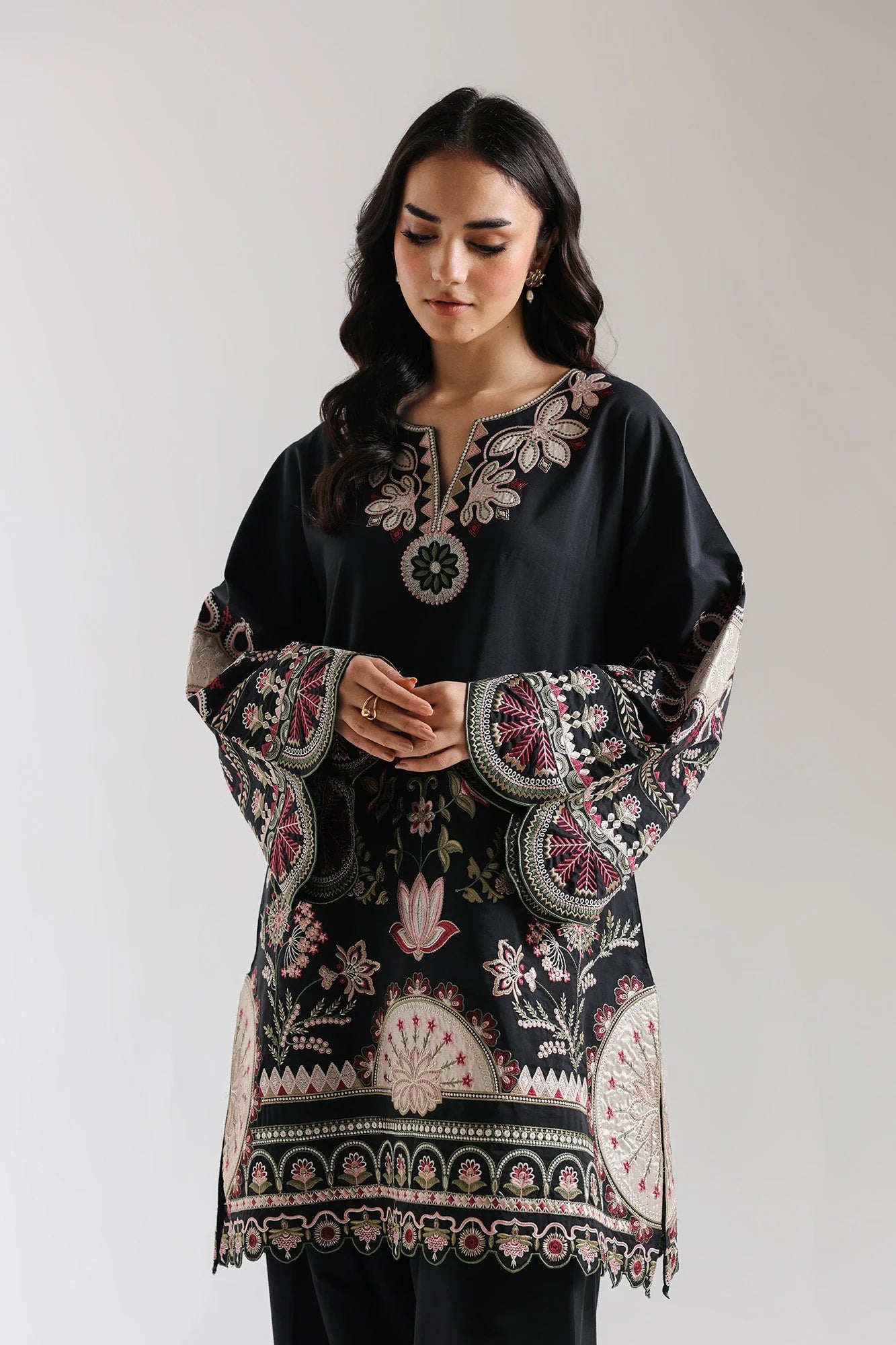 EMBROIDERED SUIT (E4083/103/901)