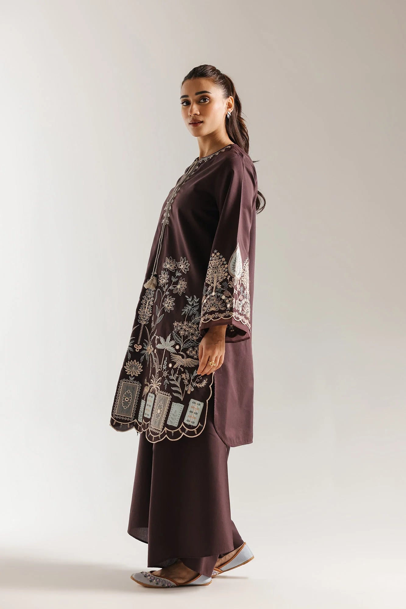 EMBROIDERED SUIT (E4084/103/904)