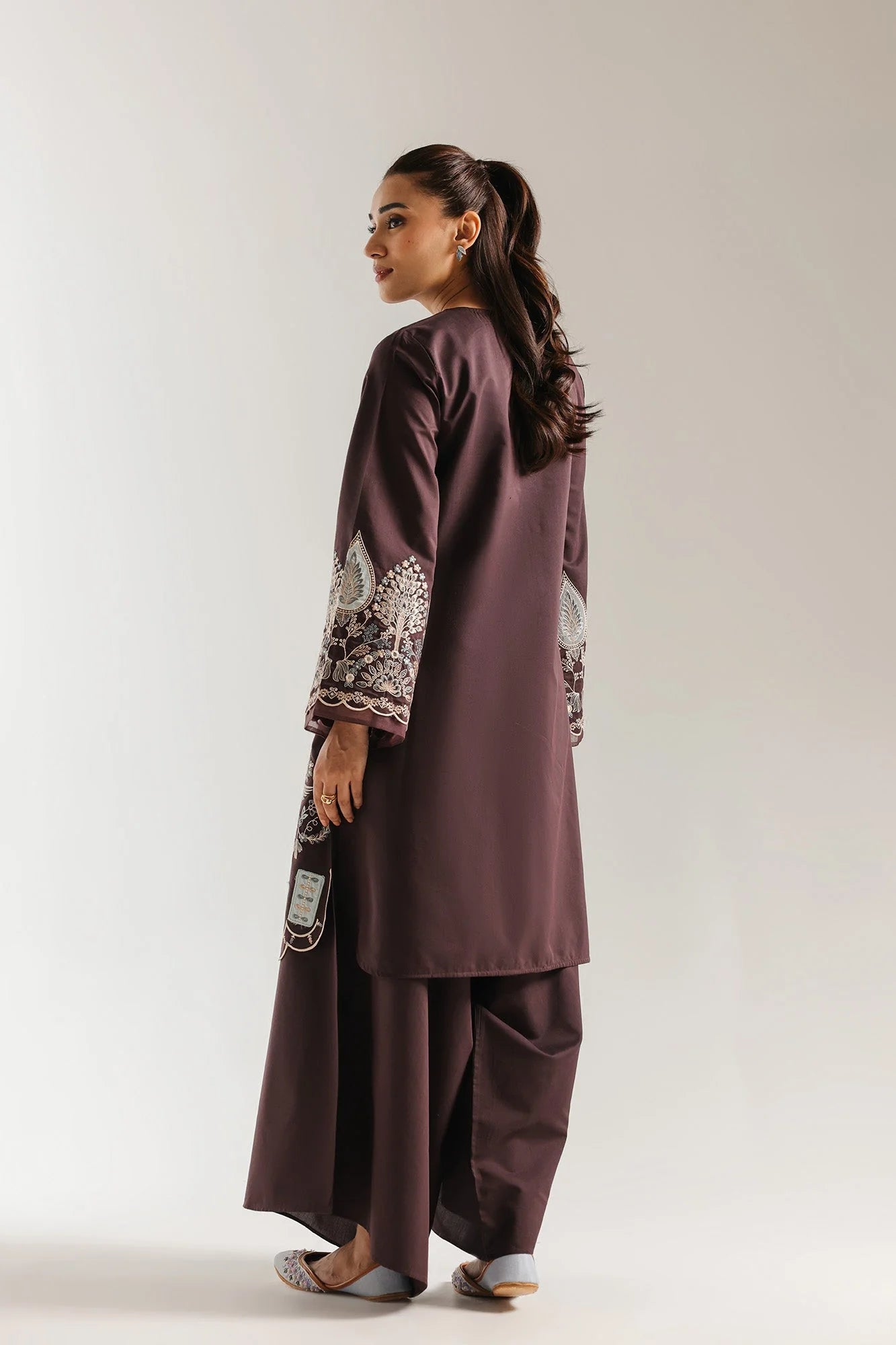 EMBROIDERED SUIT (E4084/103/904)