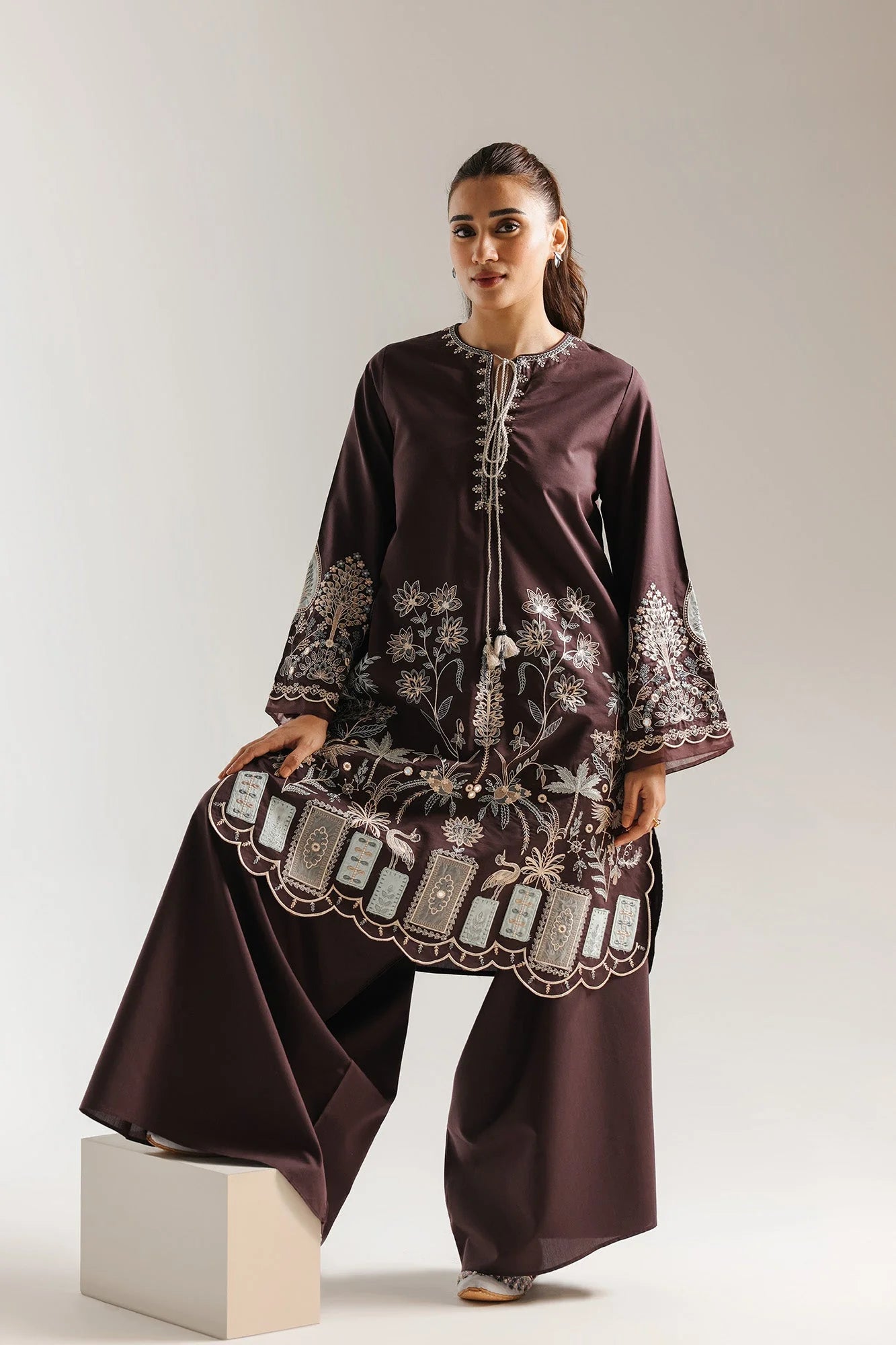 EMBROIDERED SUIT (E4084/103/904)