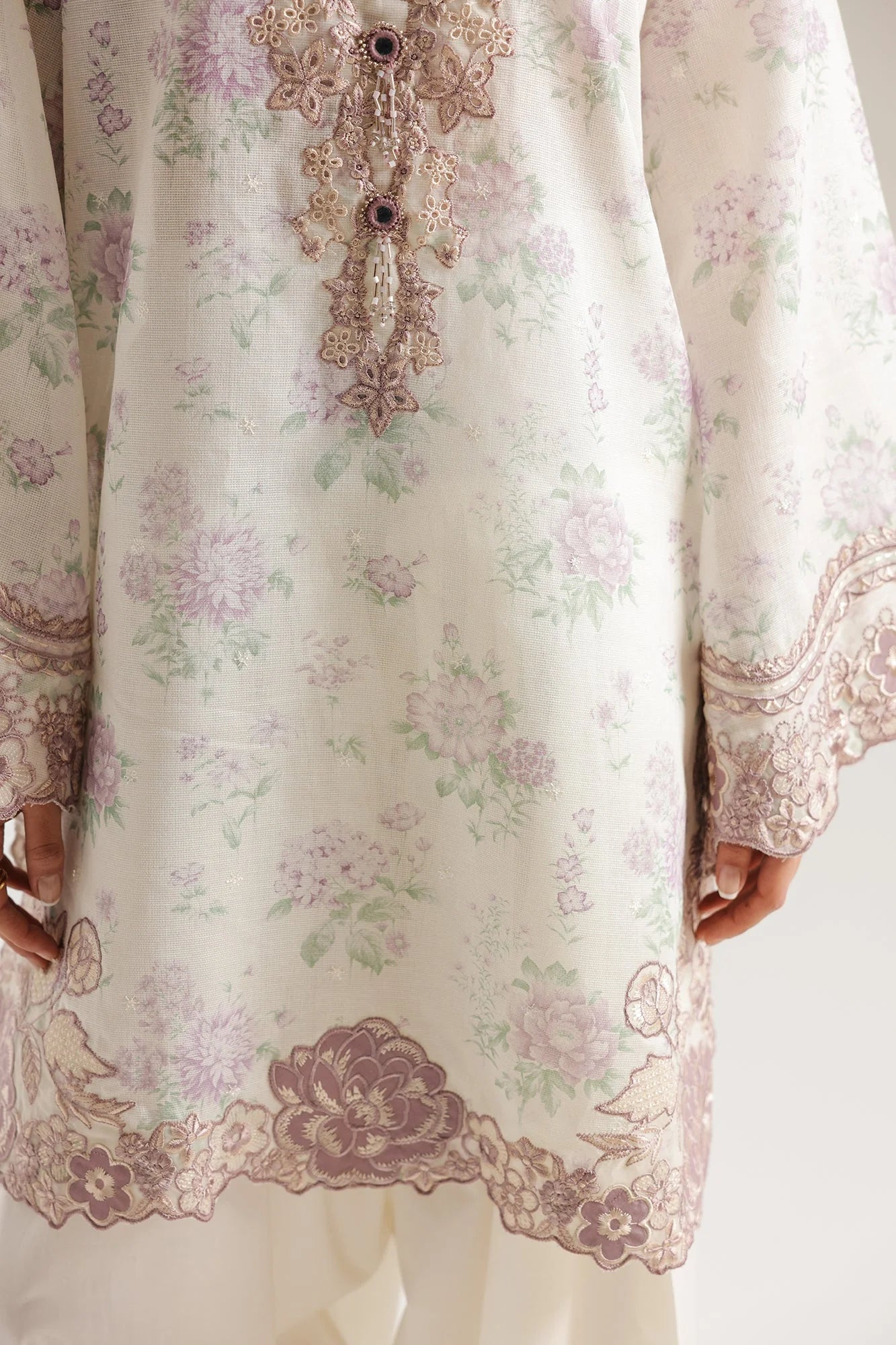 EMBROIDERED SUIT (E4096/103/005)