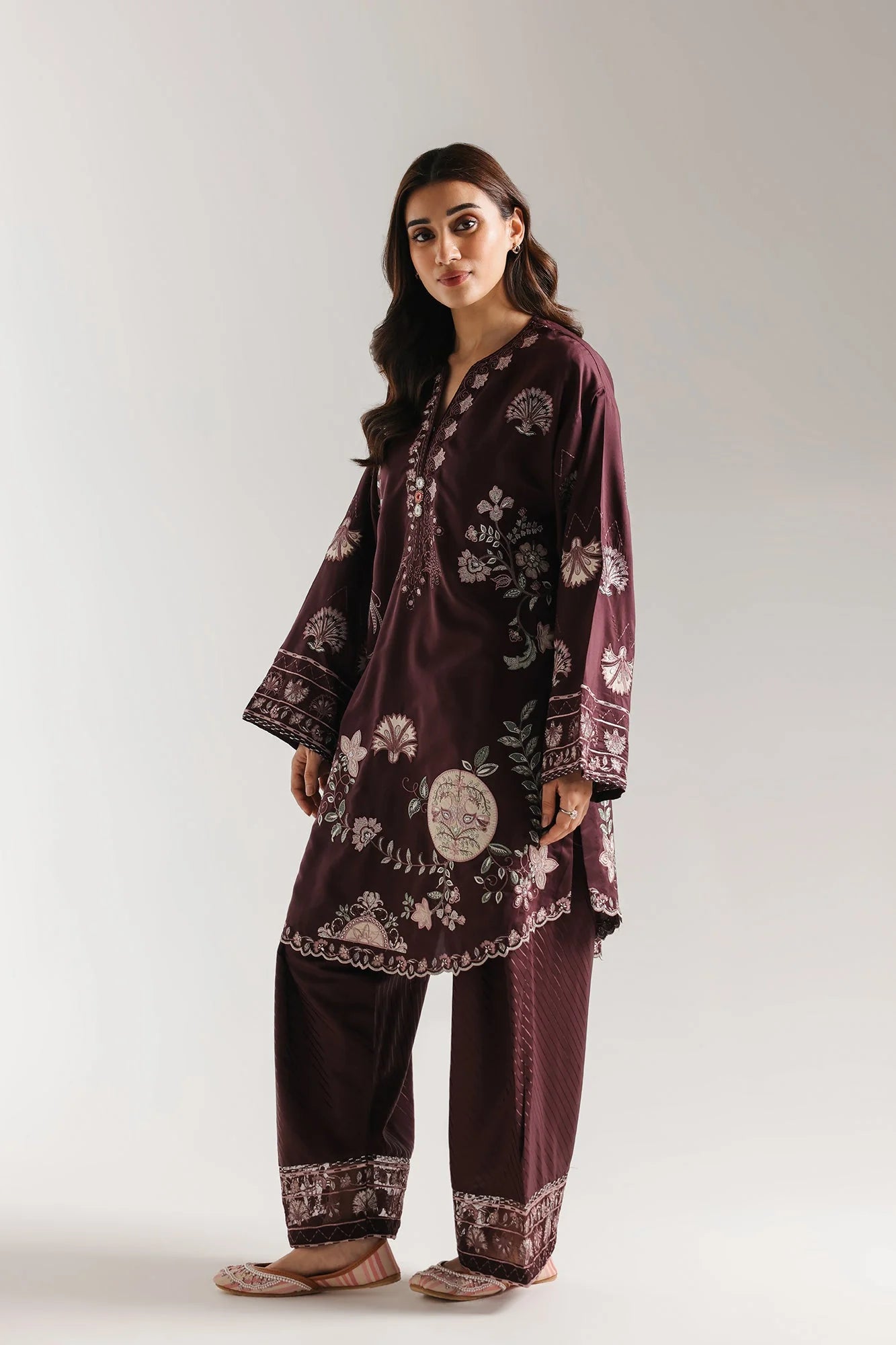 EMBROIDERED SUIT (E4103/103/802)