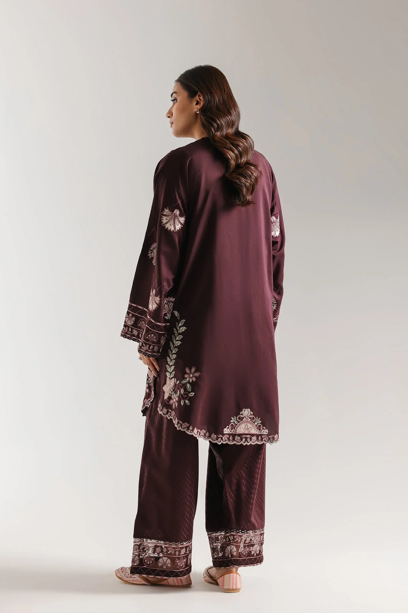 EMBROIDERED SUIT (E4103/103/802)