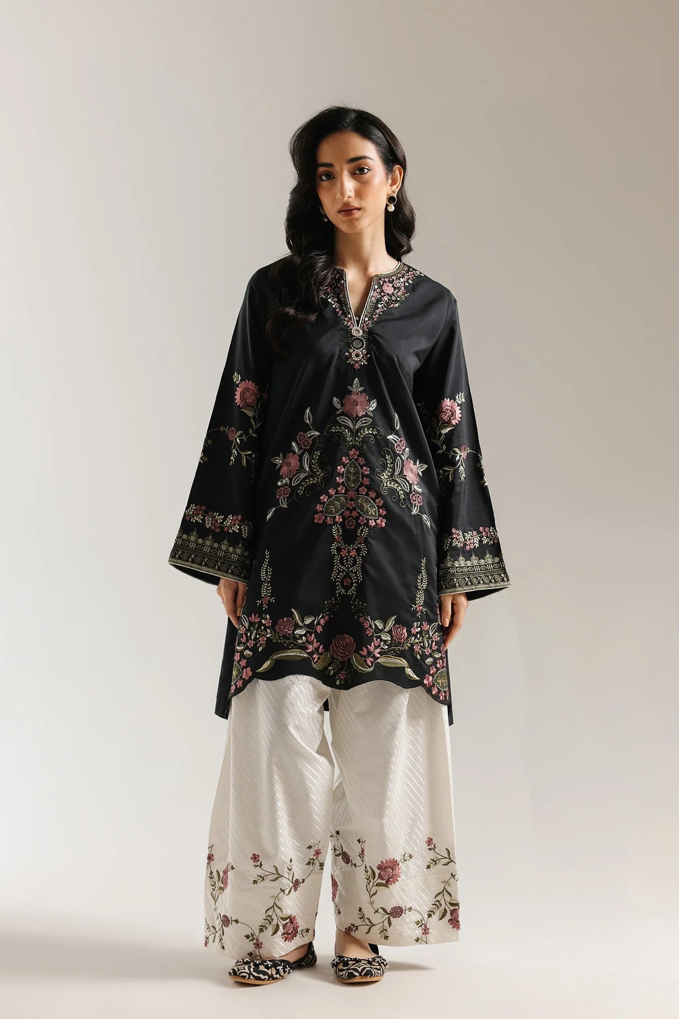 EMBROIDERED SUIT (E4104/103/802)