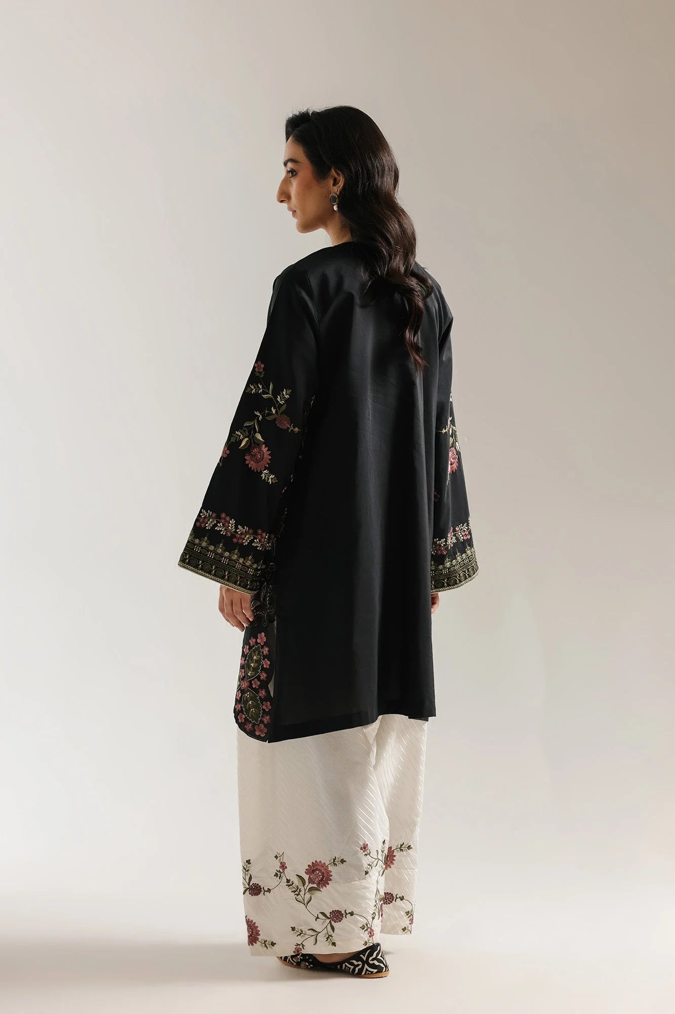 EMBROIDERED SUIT (E4104/103/802)